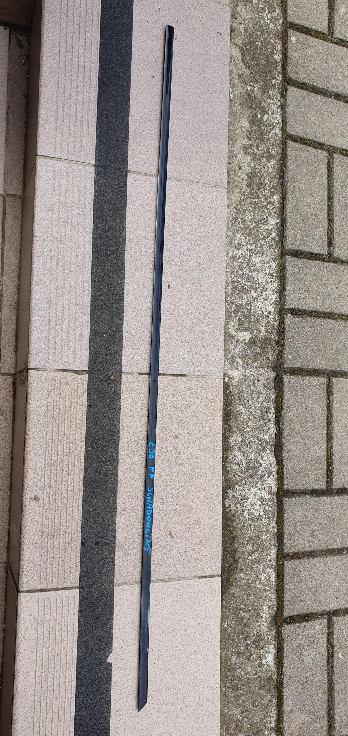 BMW E90 E91 молдинг двері правий передній SHADOW LINE