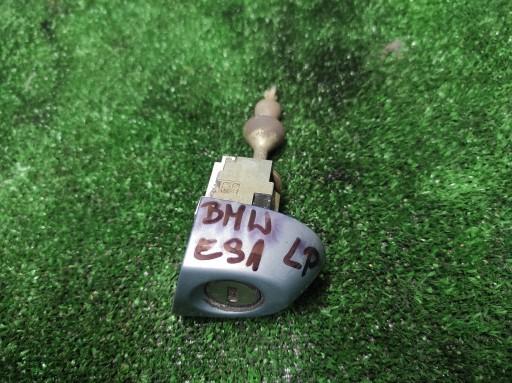BMW E91 вставка замка левая передняя