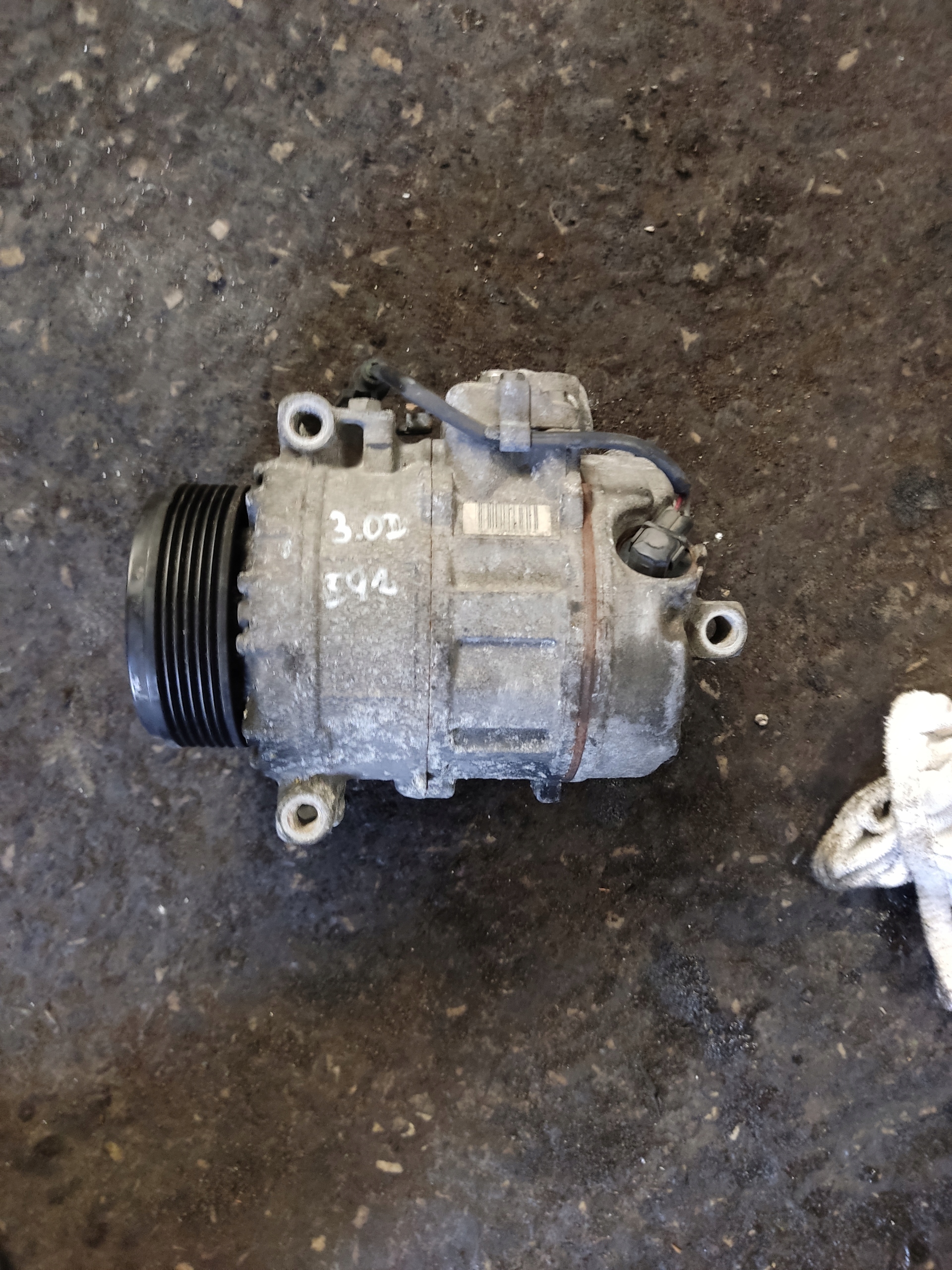 6924792 - BMW E92 E91 компрессор кондиционер компрессор 3.0 d