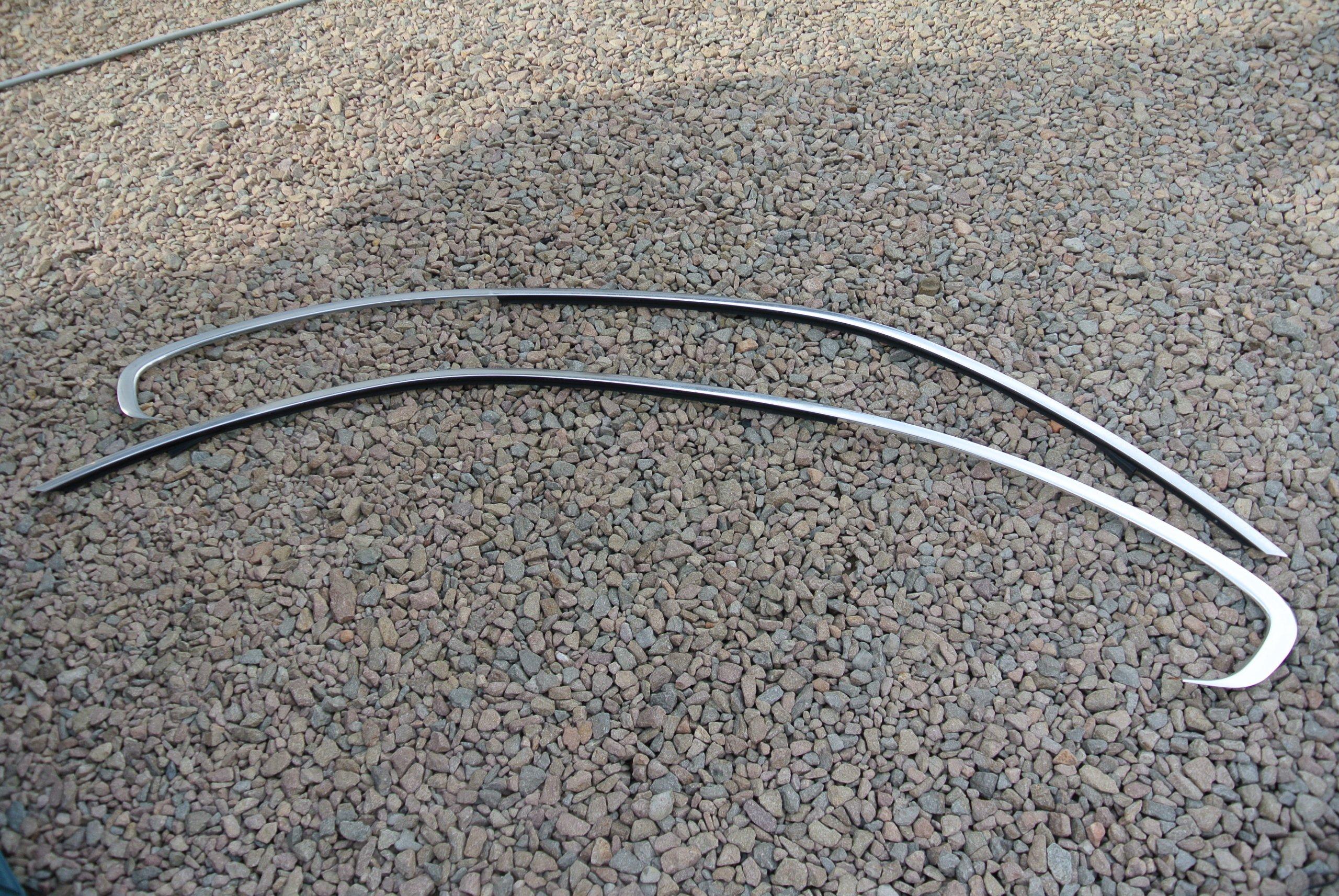 BMW E92 хромована накладка права