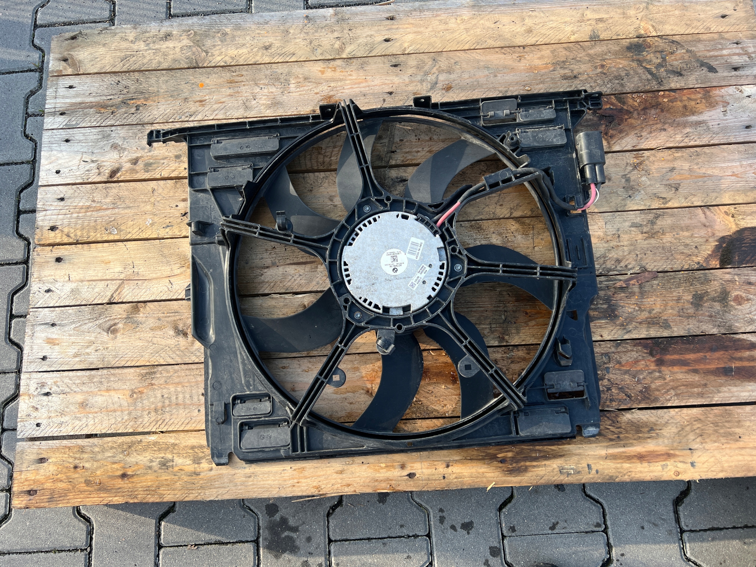 1 - BMW F01 F07 F10 вентилятор радіатора 7594610