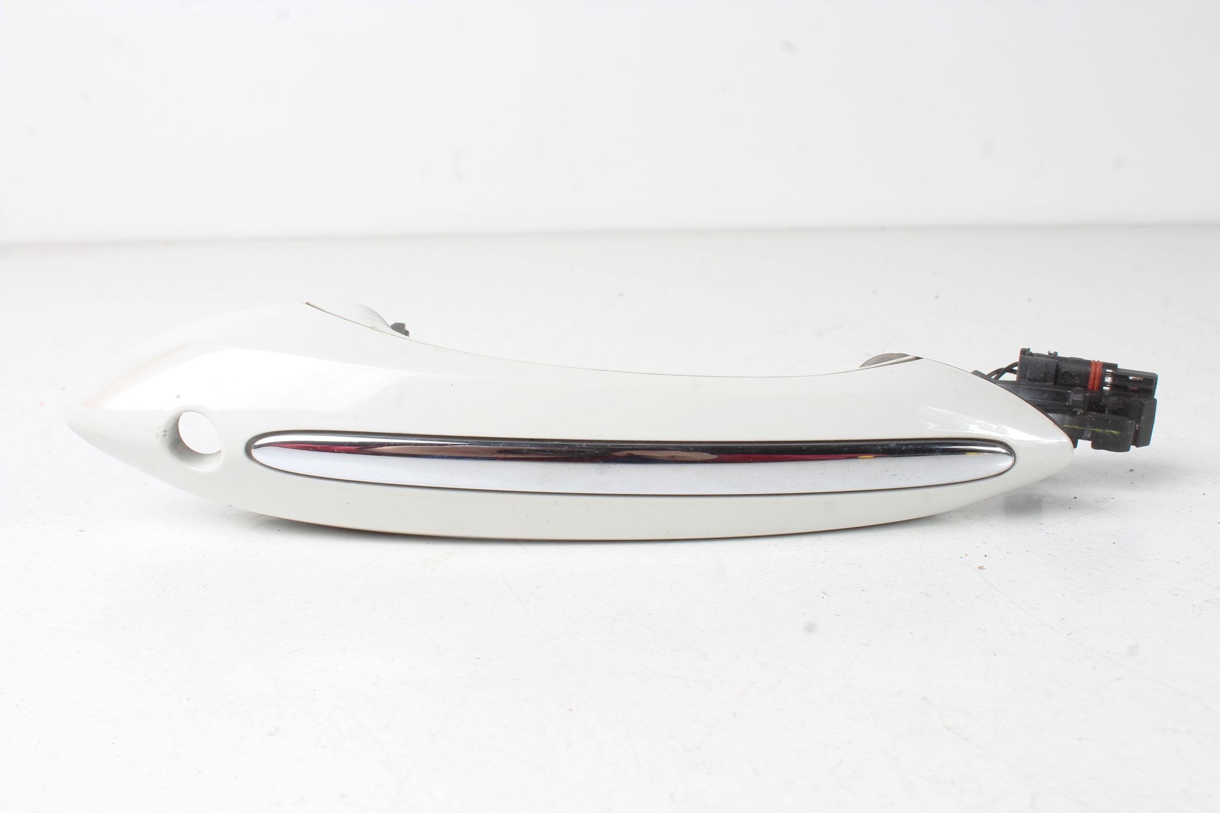 7305333 - BMW F01 F10 F12 ручка двери левая передняя Keyless Go A300