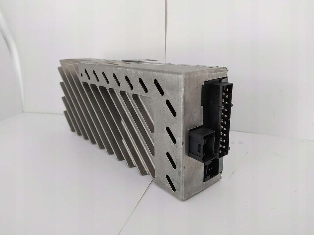 BMW F06 F10 F11 9320144 усилитель Harman 6815969