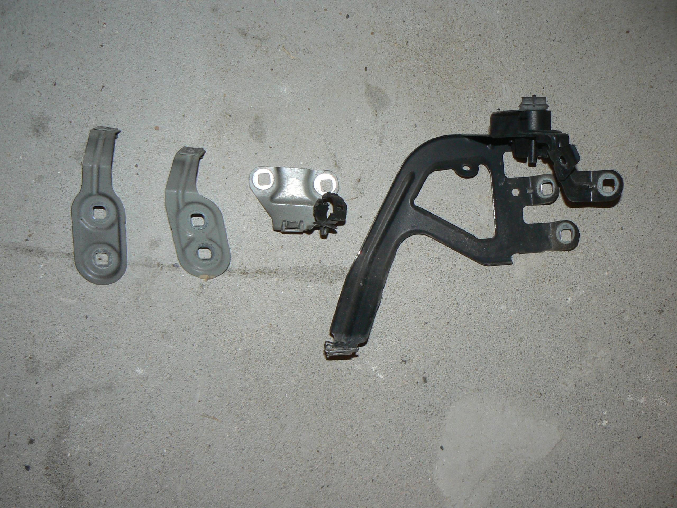 BMW F10 F11 кріплення крила праве переднє