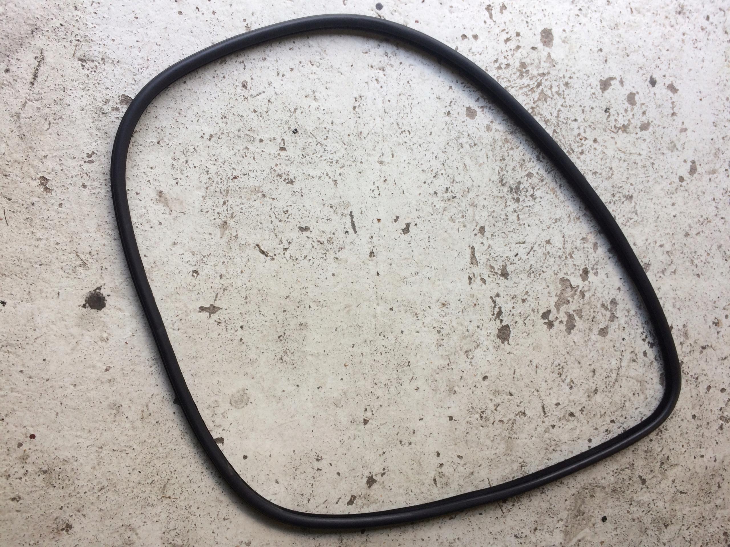 BMW F10 F11 прокладка кузова двери передняя левая