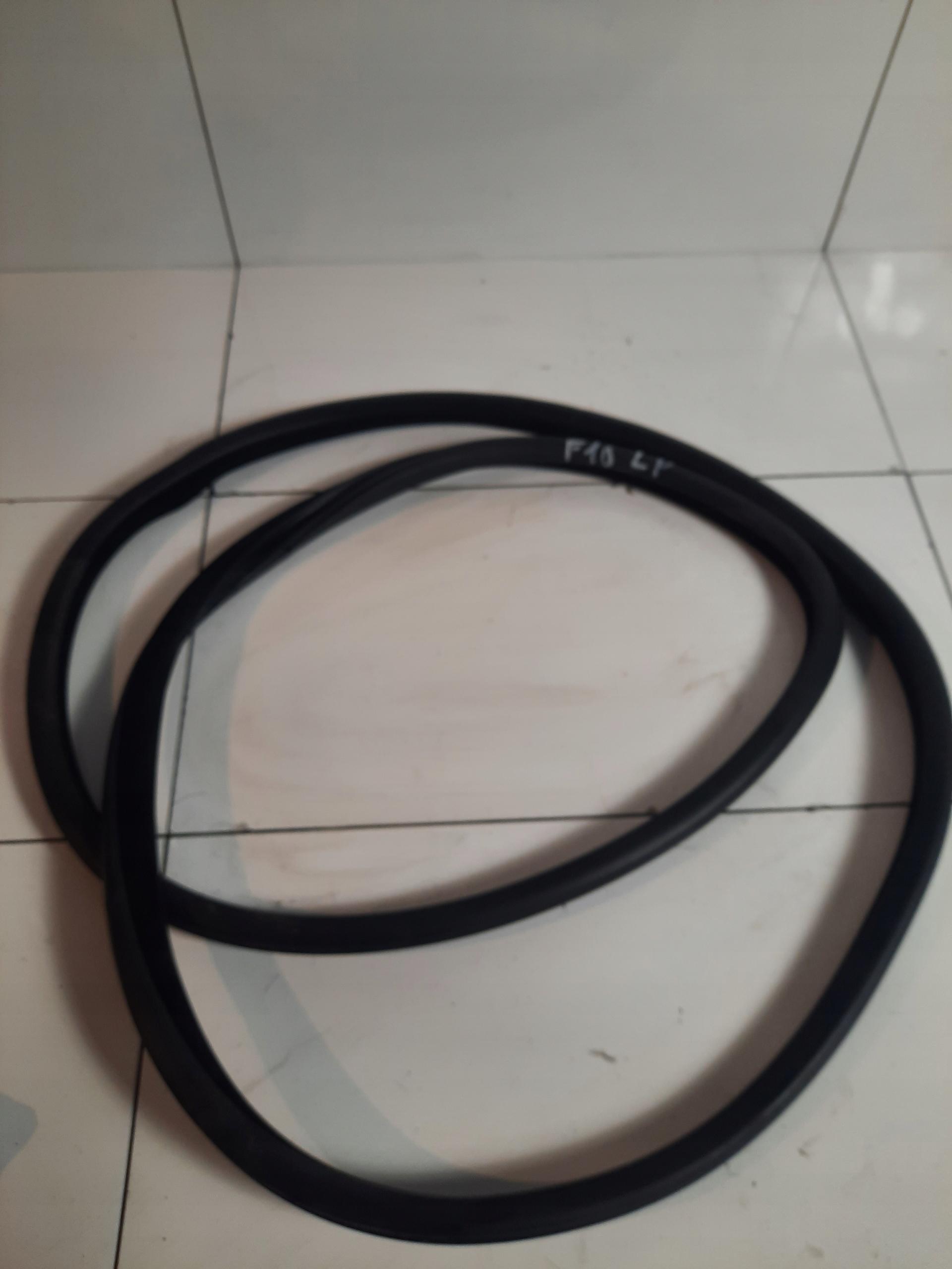 BMW F10 уплотнитель двери передний левый