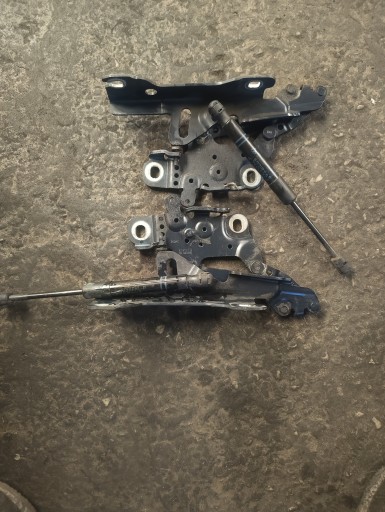 BMW F20 F21 F30 F31 Петля капота правая или левая 139896 A76