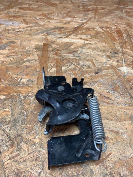 GREGTHR54654654 - BMW F20 F21 замок капота двигателя П 7242549