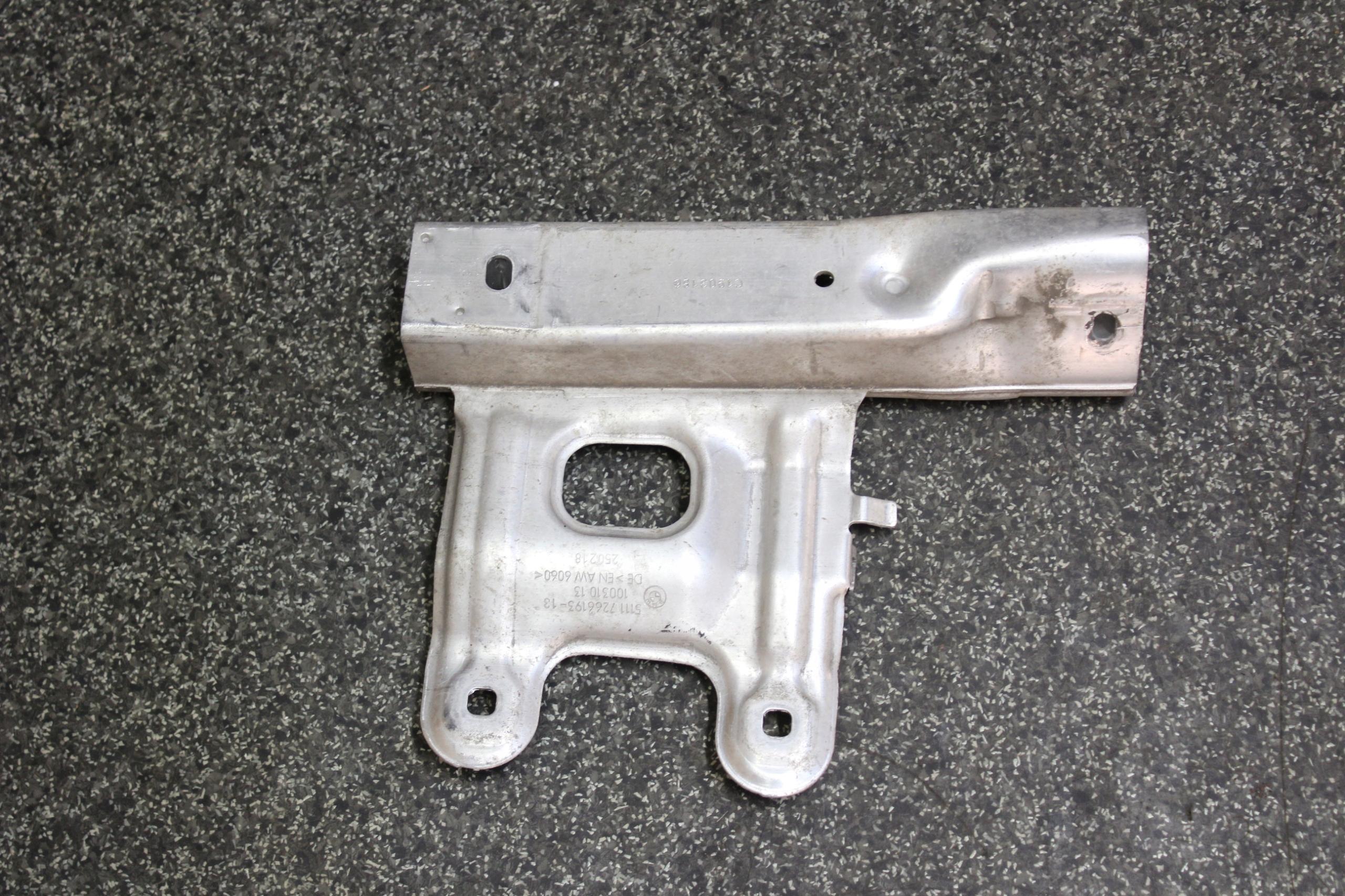 7266193 - BMW F20 F30 подседельный штырь левый передний бампер