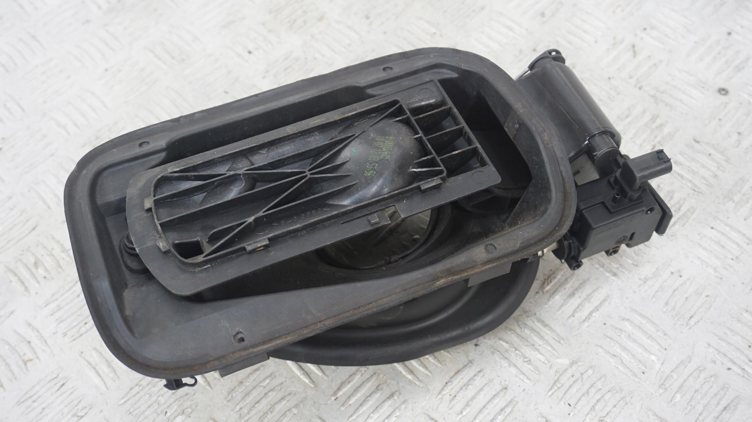 BMW F30 F31 F80 ручка топливного бака 7238100