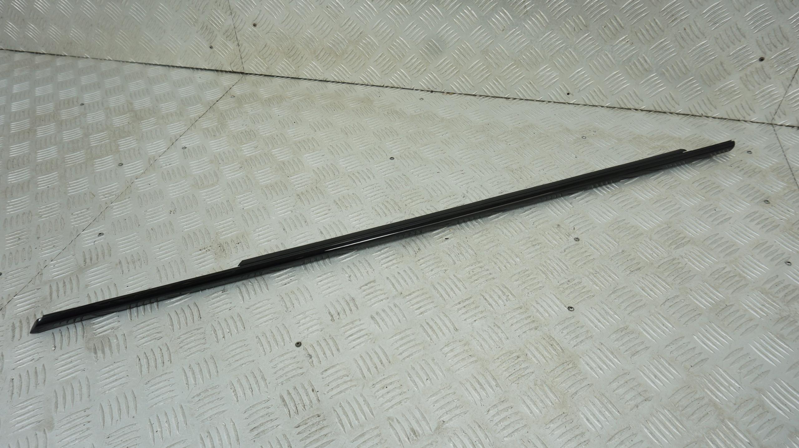 7260539 - BMW F30 F31 передній правий скребок