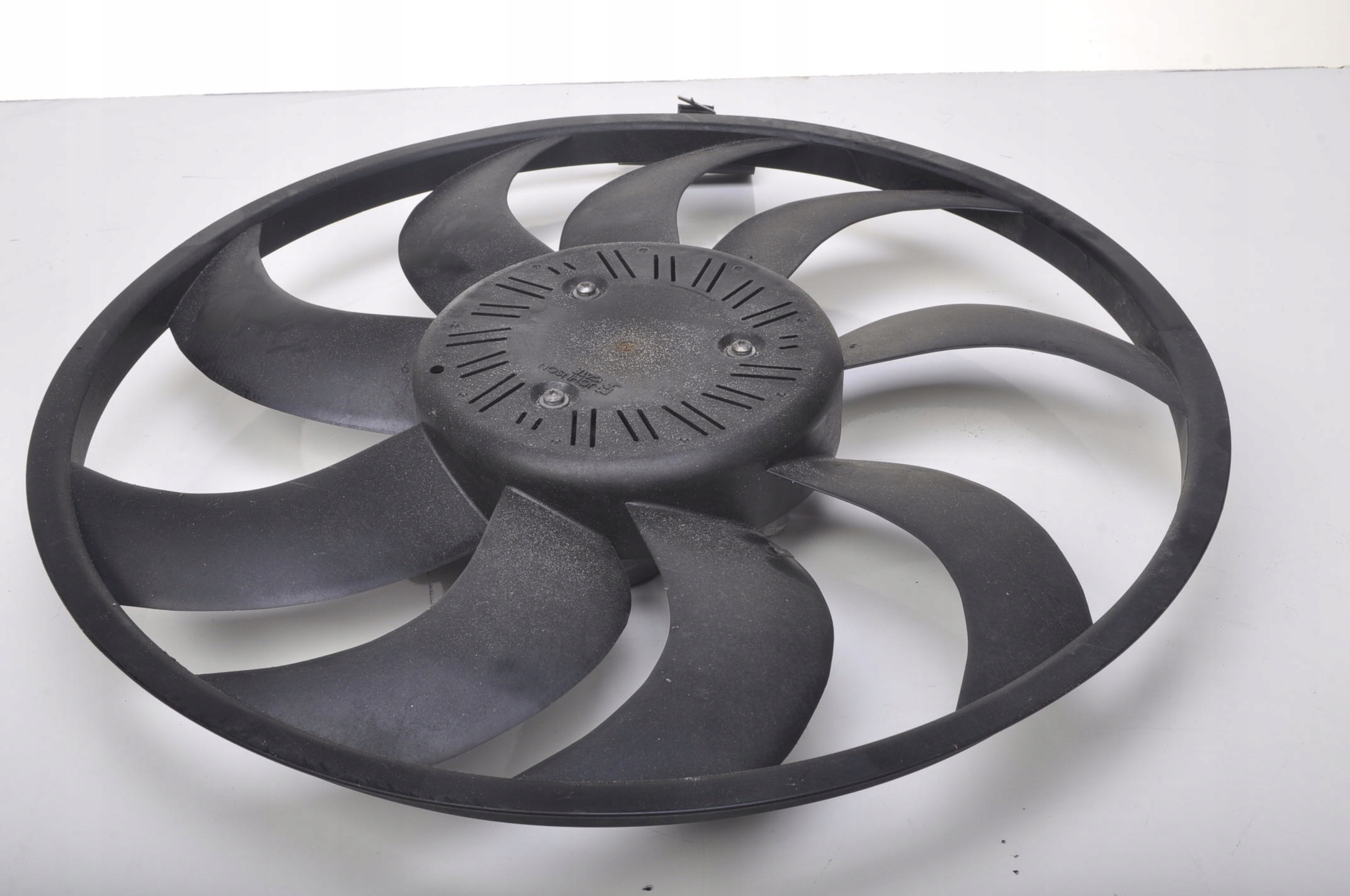 BMW F30 LIFT 2.0 вентилятор радиатора 8641946