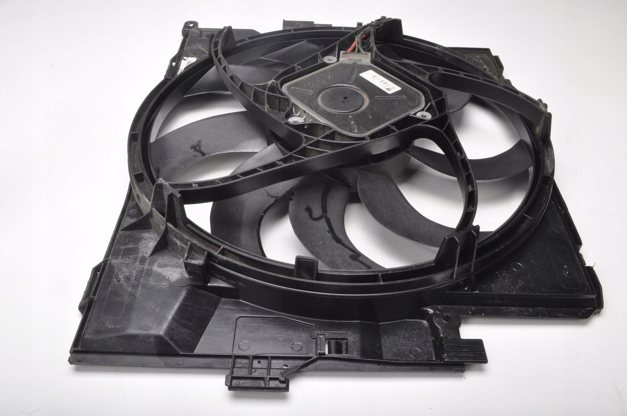 8641946 8641963 - BMW F36 2.0 D вентилятор радиатора воды