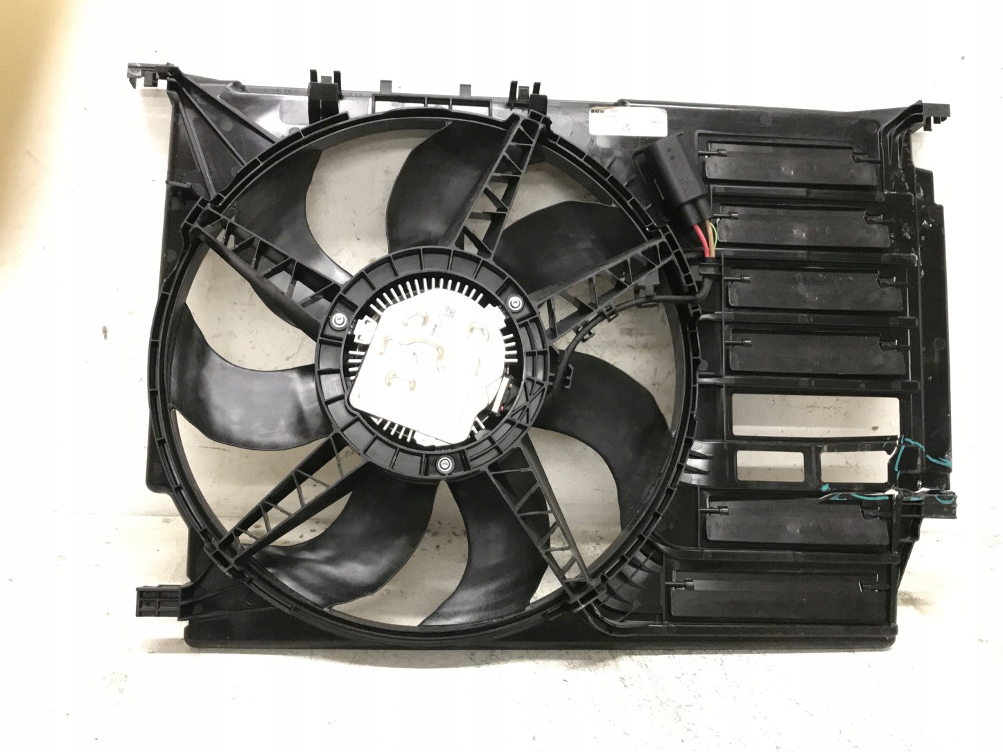BMW f39 F48 вентилятор радіатора 8645860