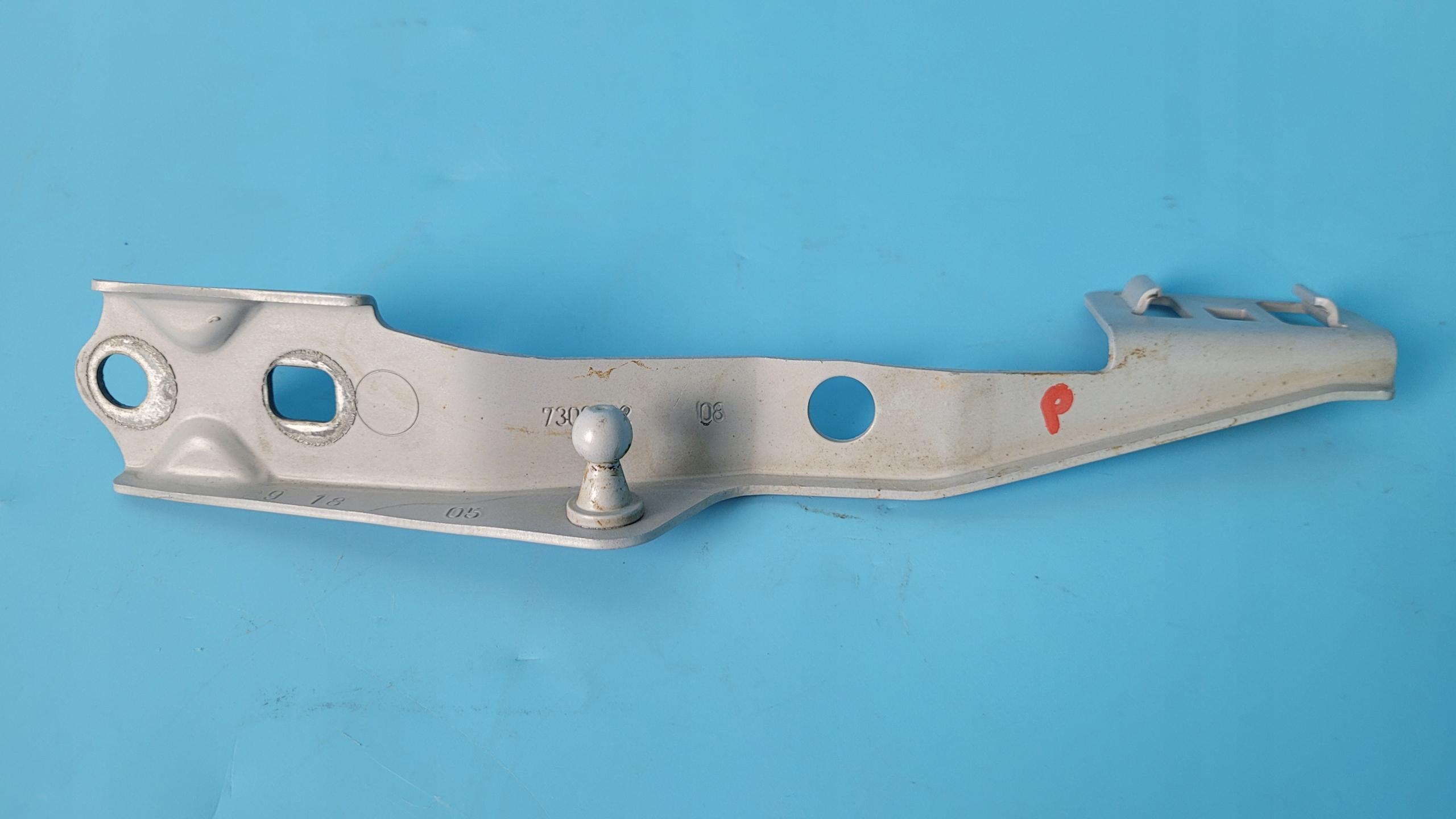 BMW F45 18R ручка приводу капота П 7300532