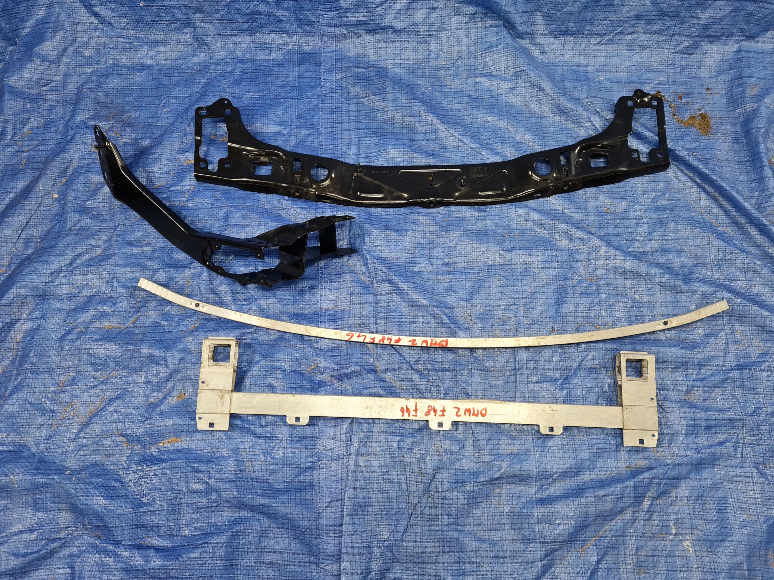 BMW F45 F48 Балка під радіатор кронштейн лівий