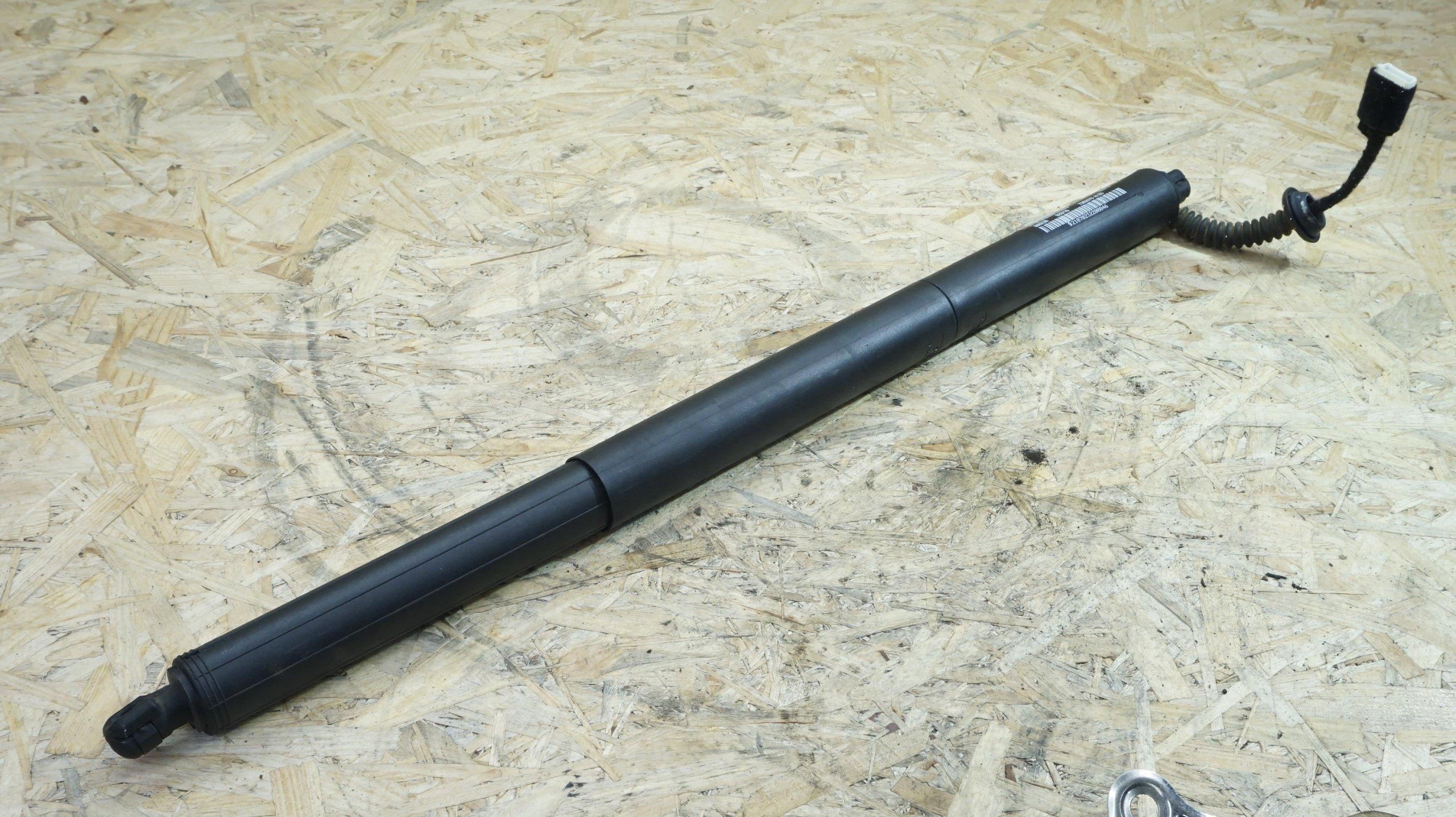 BMW F46 телескопический привод багажника 7365979