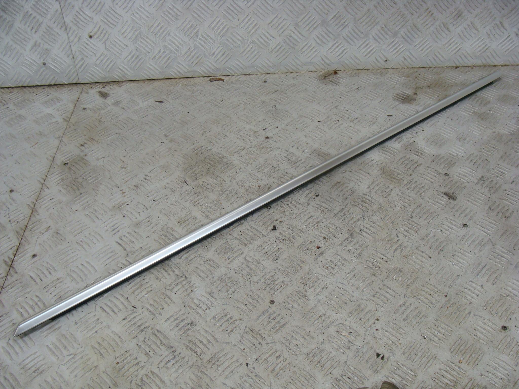 7260539 - BMW F80 F30 F31 передний левый скребок