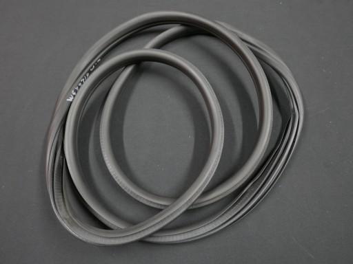 BMW G01 F97 X3 ущільнювач двері передній лівий 7393423