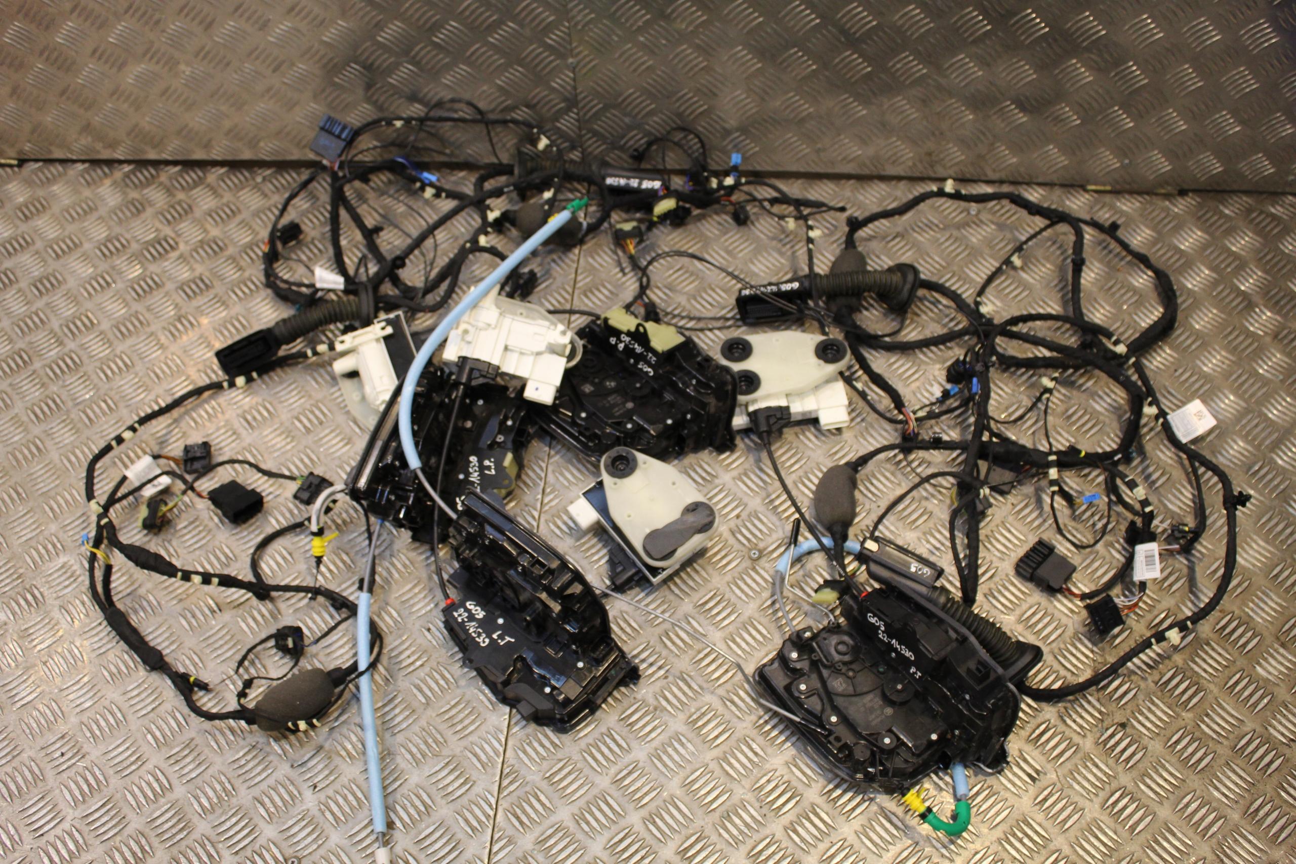 7477699 7477702 - BMW G05 G07 замок двери в сборе