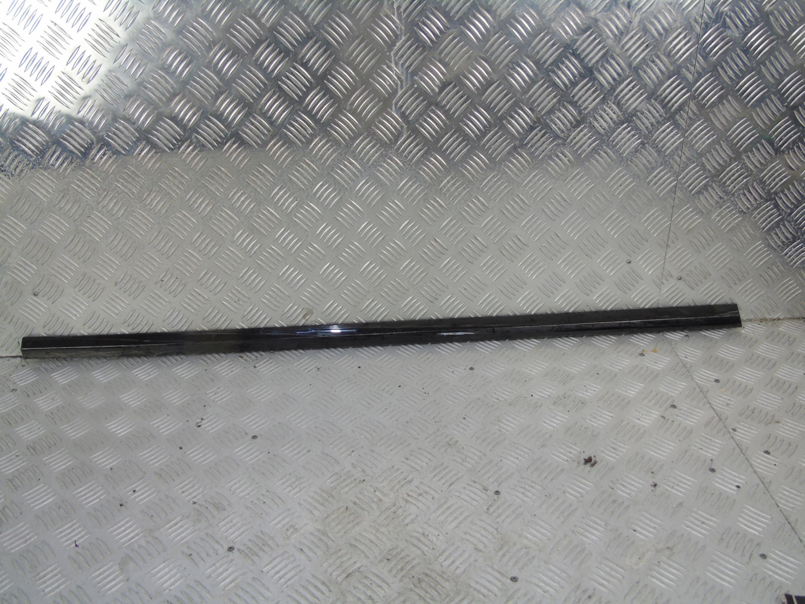 BMW G11 G12 нижняя планка двери левая передняя 7364351