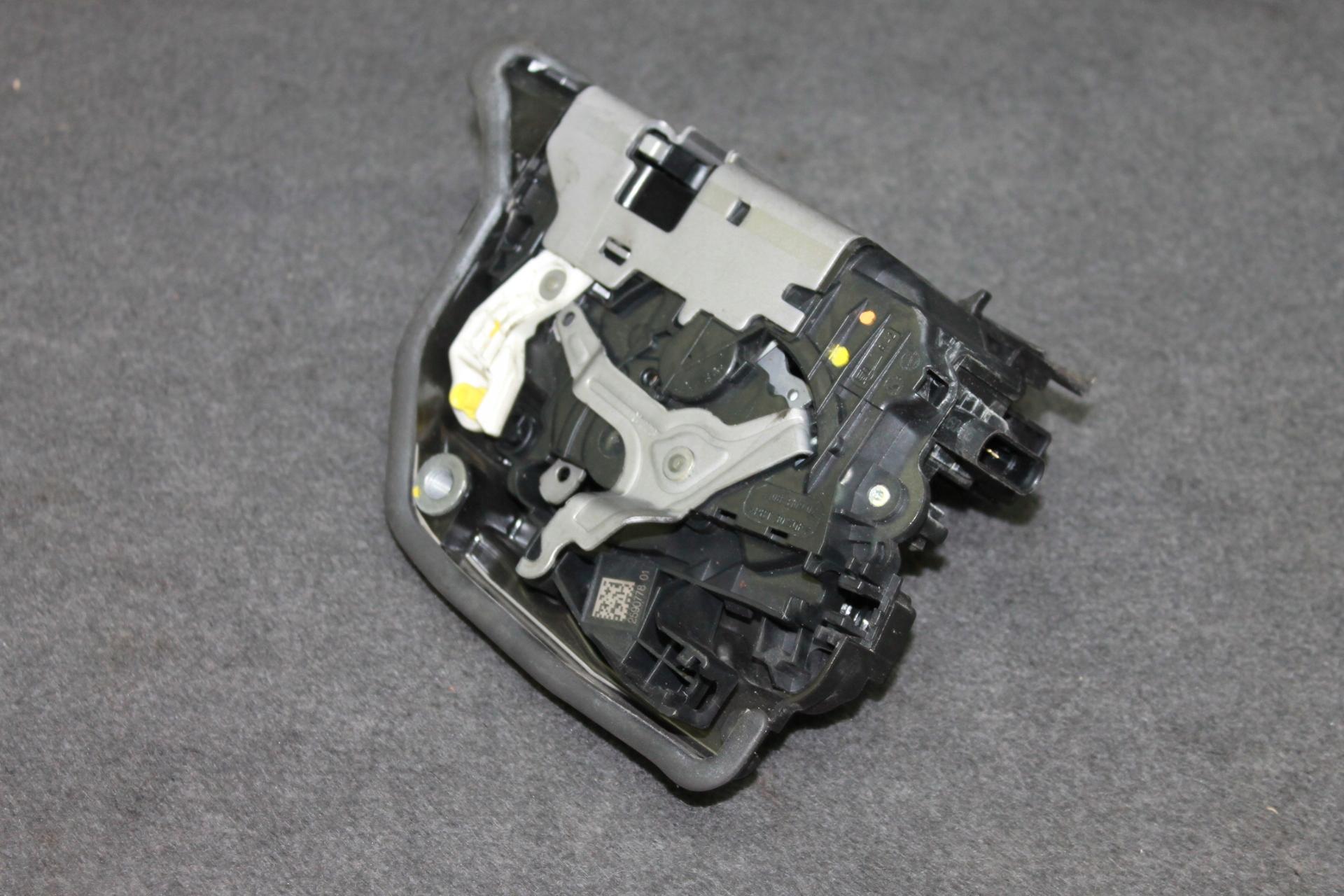 2590778 - BMW G11 G30 G32 G14 G05 замок правый задний мягкий