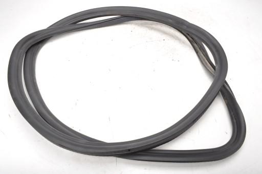 BMW G12 Ущільнювач дверей лівий задній