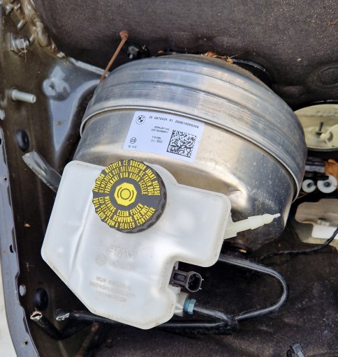 BMW G20 G21 330e сервопривід головний гальмівний циліндр 6879424