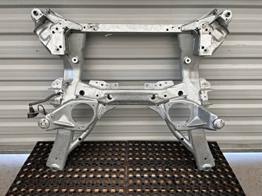 Подставка для передней балки bmw g20 g21 6883131