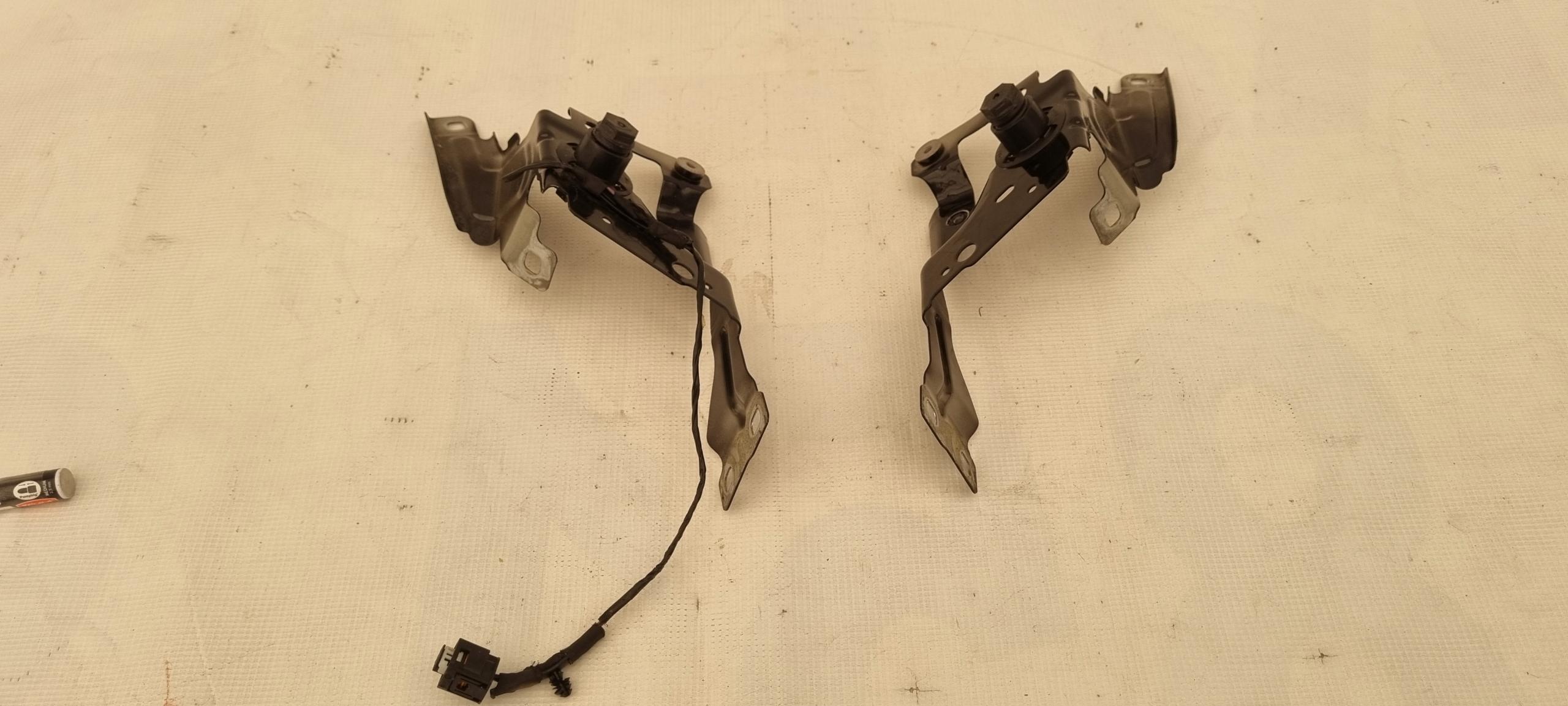 7486801 7486802 - BMW G20 G21 кронштейн Бризговики лівий і правий