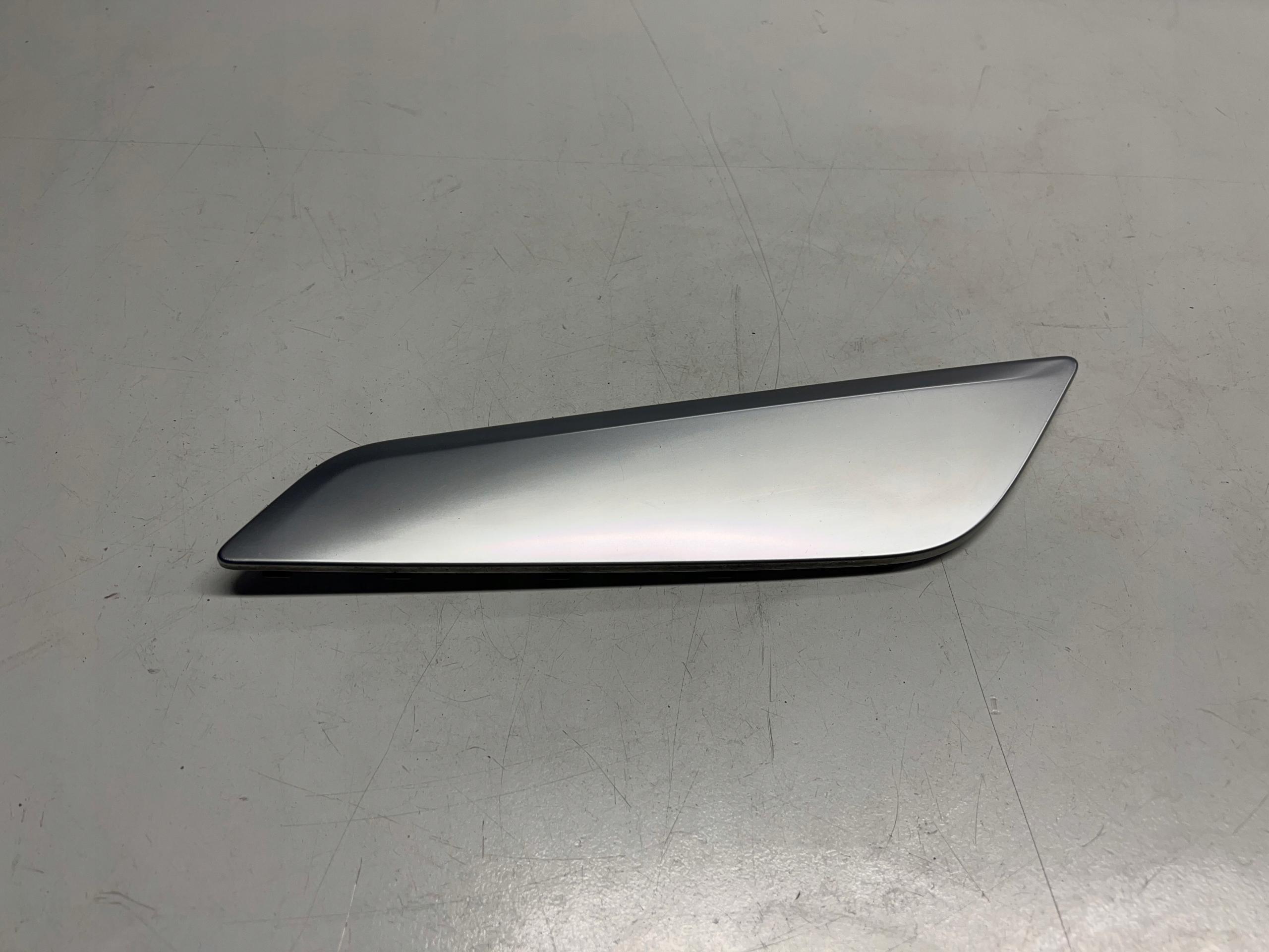 51747349593 - BMW G30 G31 хромированная накладка крыла левая передняя