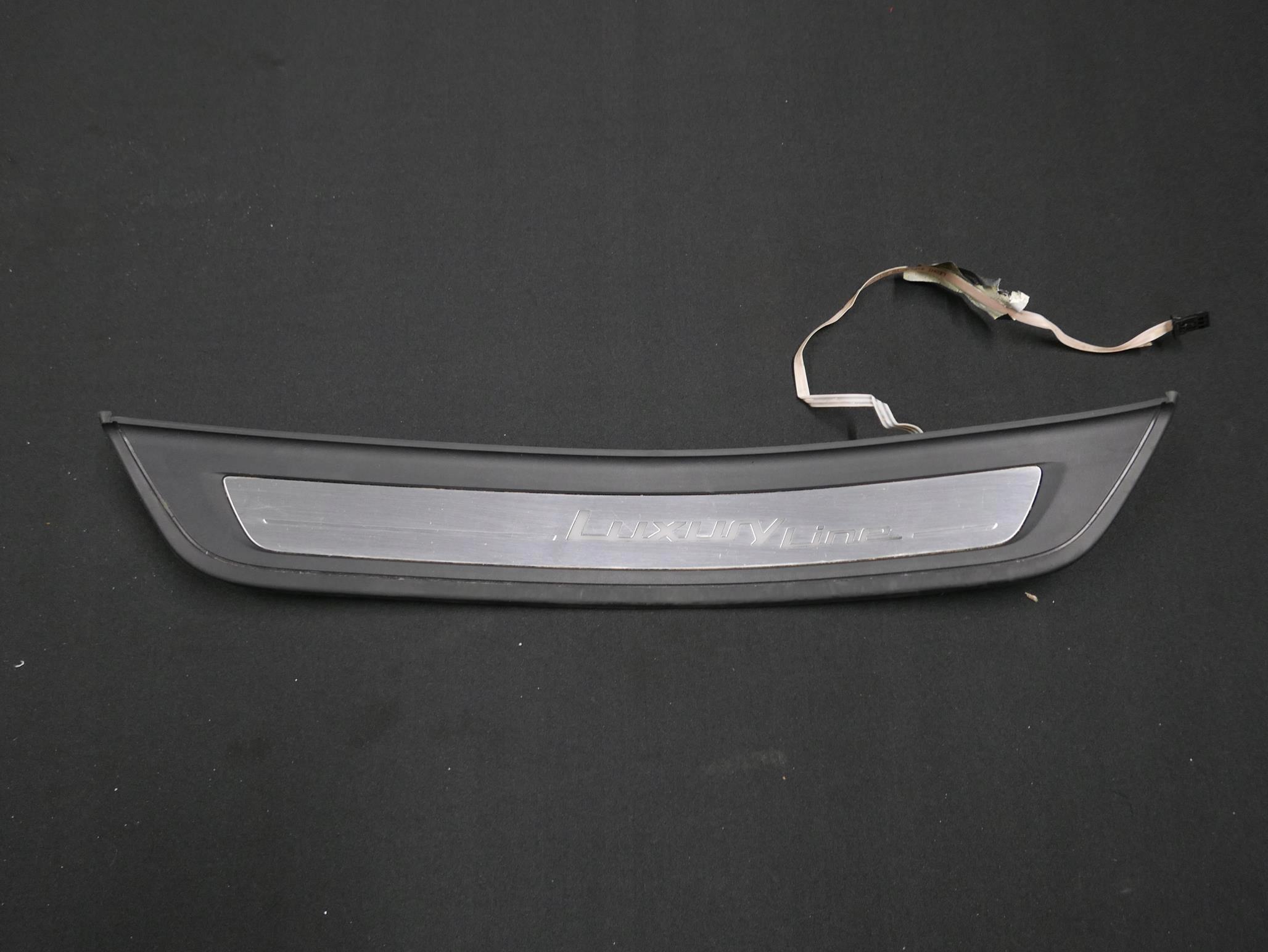 7390216 - BMW G30 G31 накладка порога LUXURY LINE задняя правая