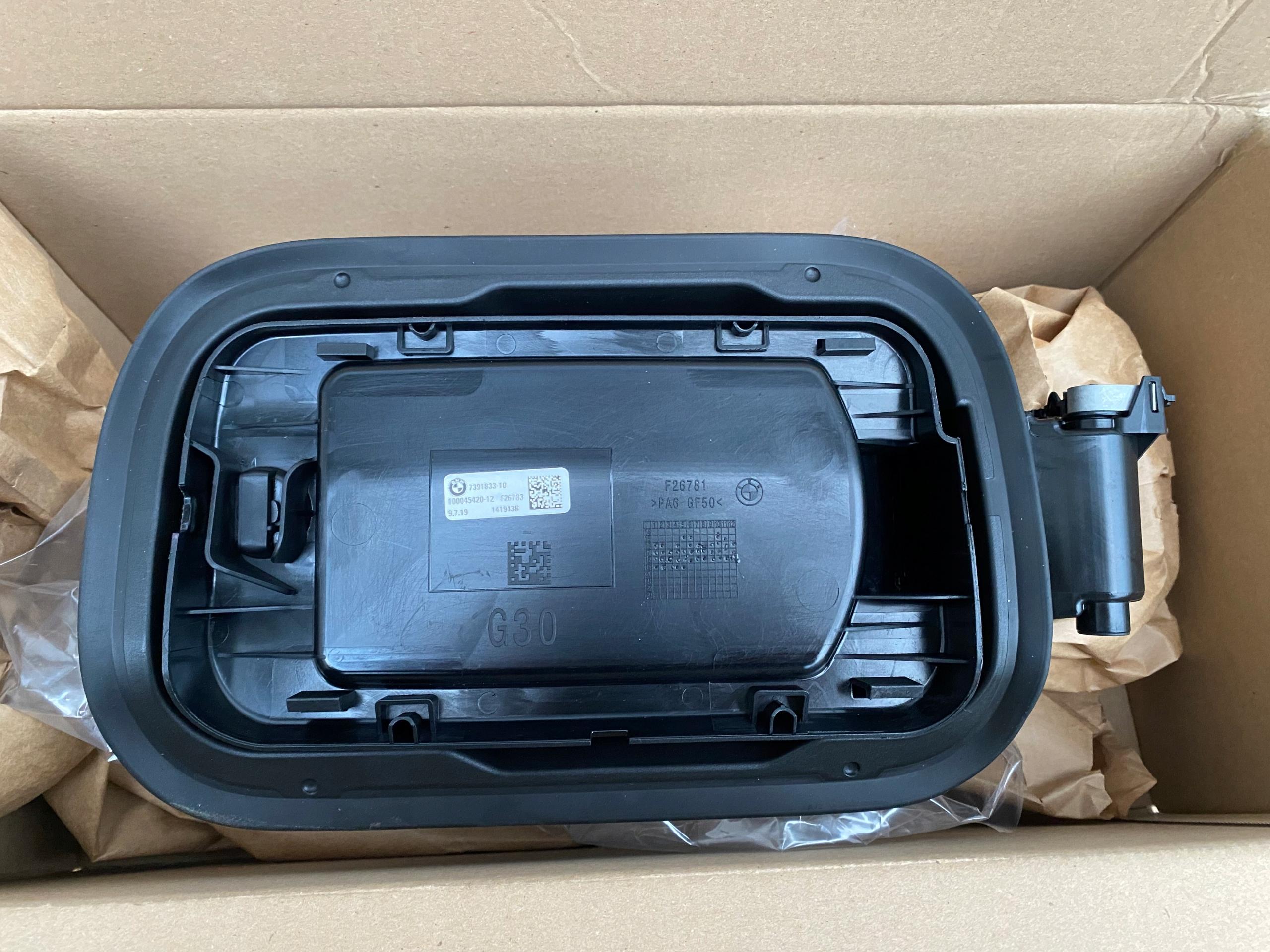 19811981DGSVSEF - BMW G30 крышка топливного бака 7391833 дизель новый