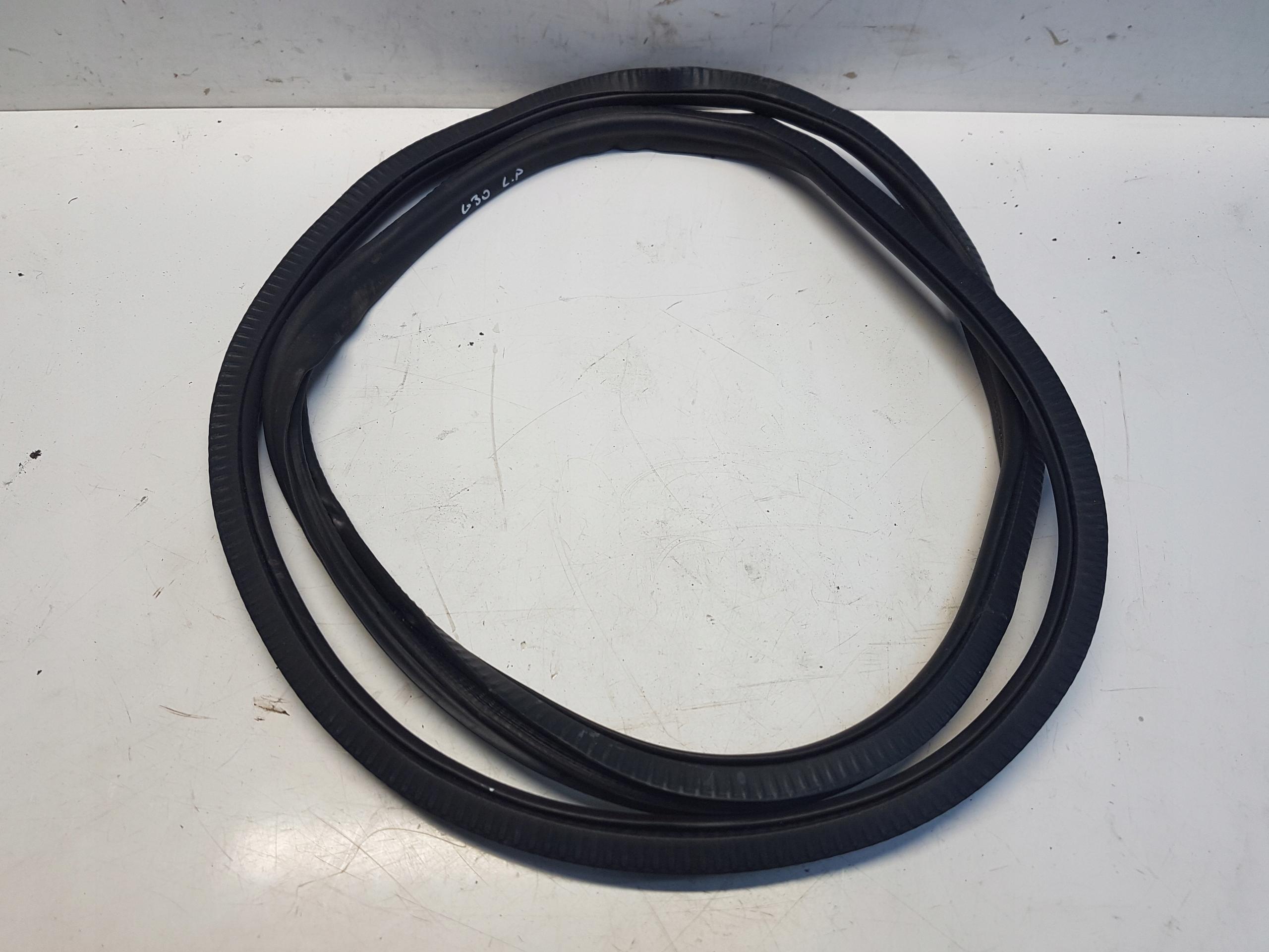 BMW G30 ущільнення дверей ПД л