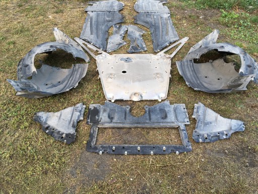 G81- - BMW M3 G80 G81 - M4 G82 G83 Накладка стійки 9882097 Бампер капота