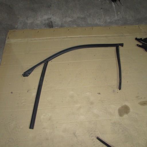 2990307-1 - BMW X1 E84 ущільнювач скла двері передній лівий