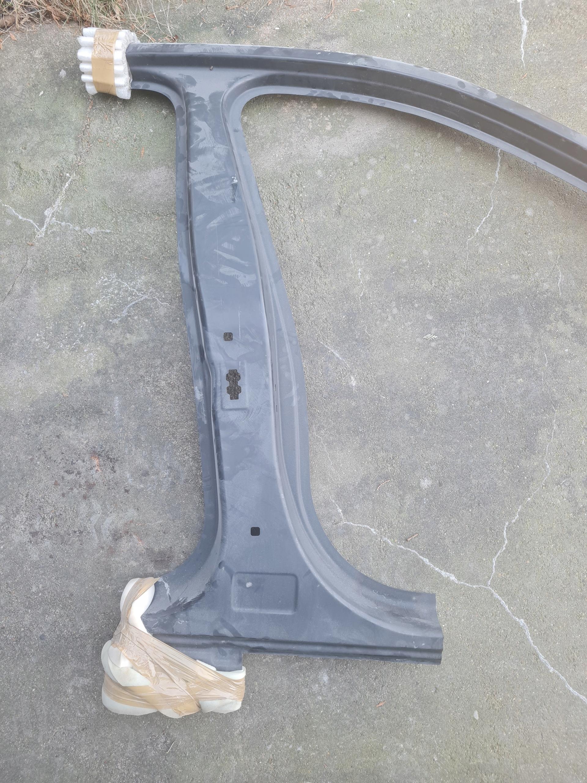 436136 - BMW X1 F48 права B-стійка поріг