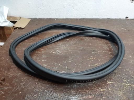 BMW X1 F48 гумове ущільнення задніх дверей багажного відділення 7474447