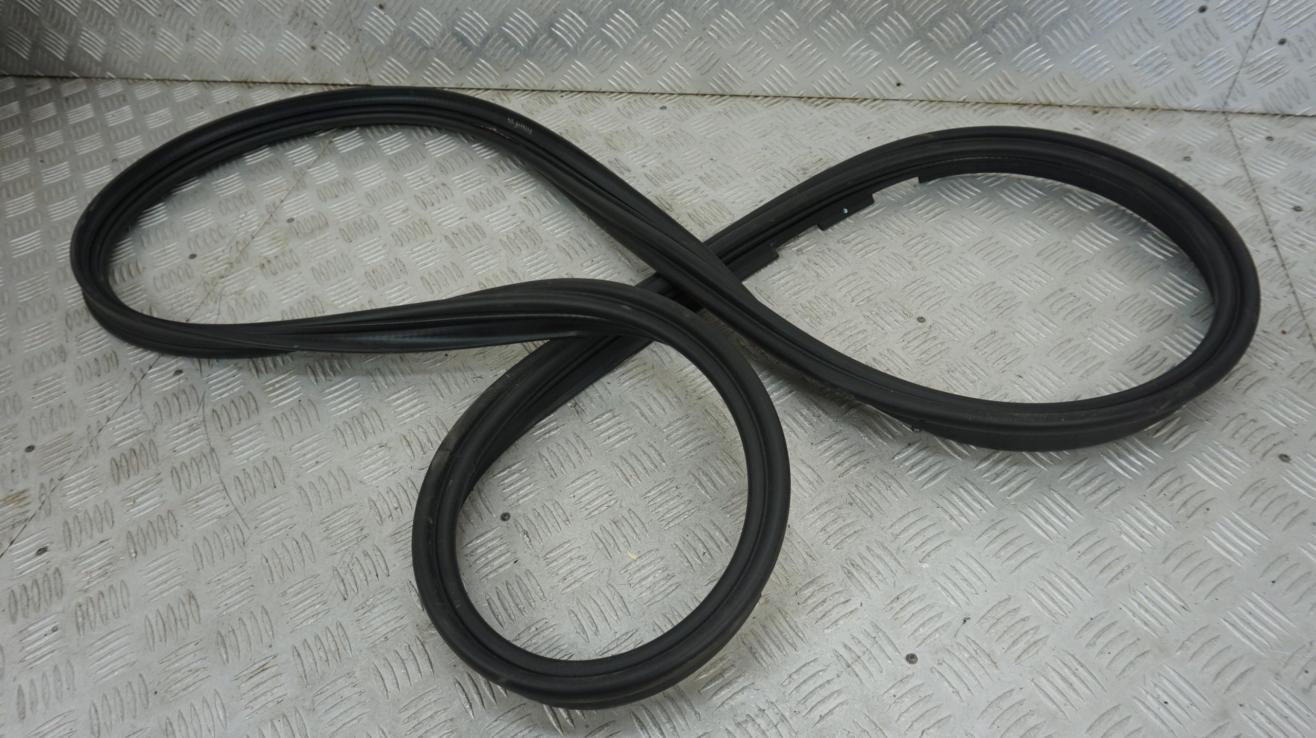 BMW X1 F48 прокладка крышки багажника 7474449