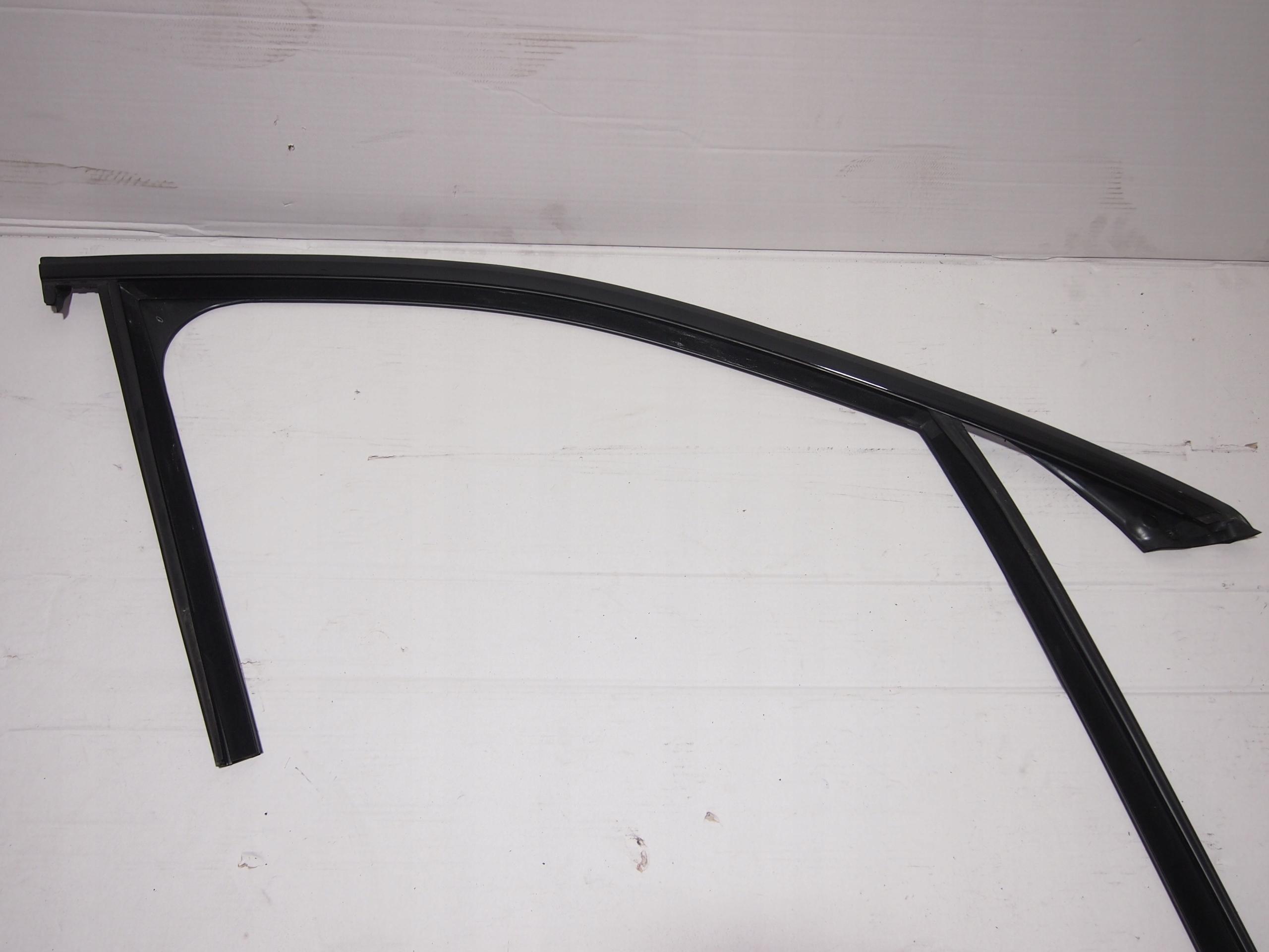 7420808 - BMW X2 F39 ущільнювач двері правий передній SHADOW LINE