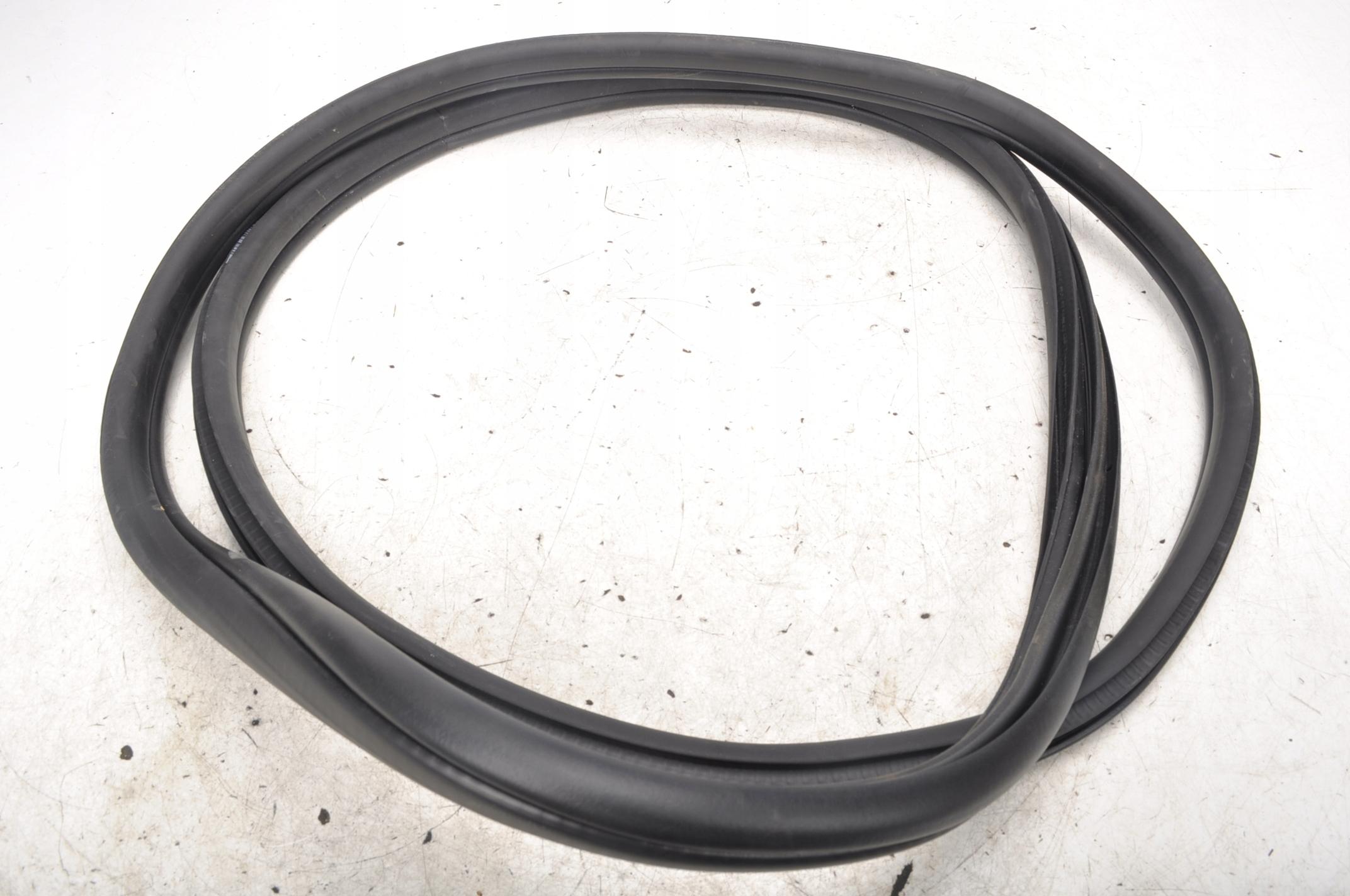 BMW X2 F39 уплотнитель двери правый задний