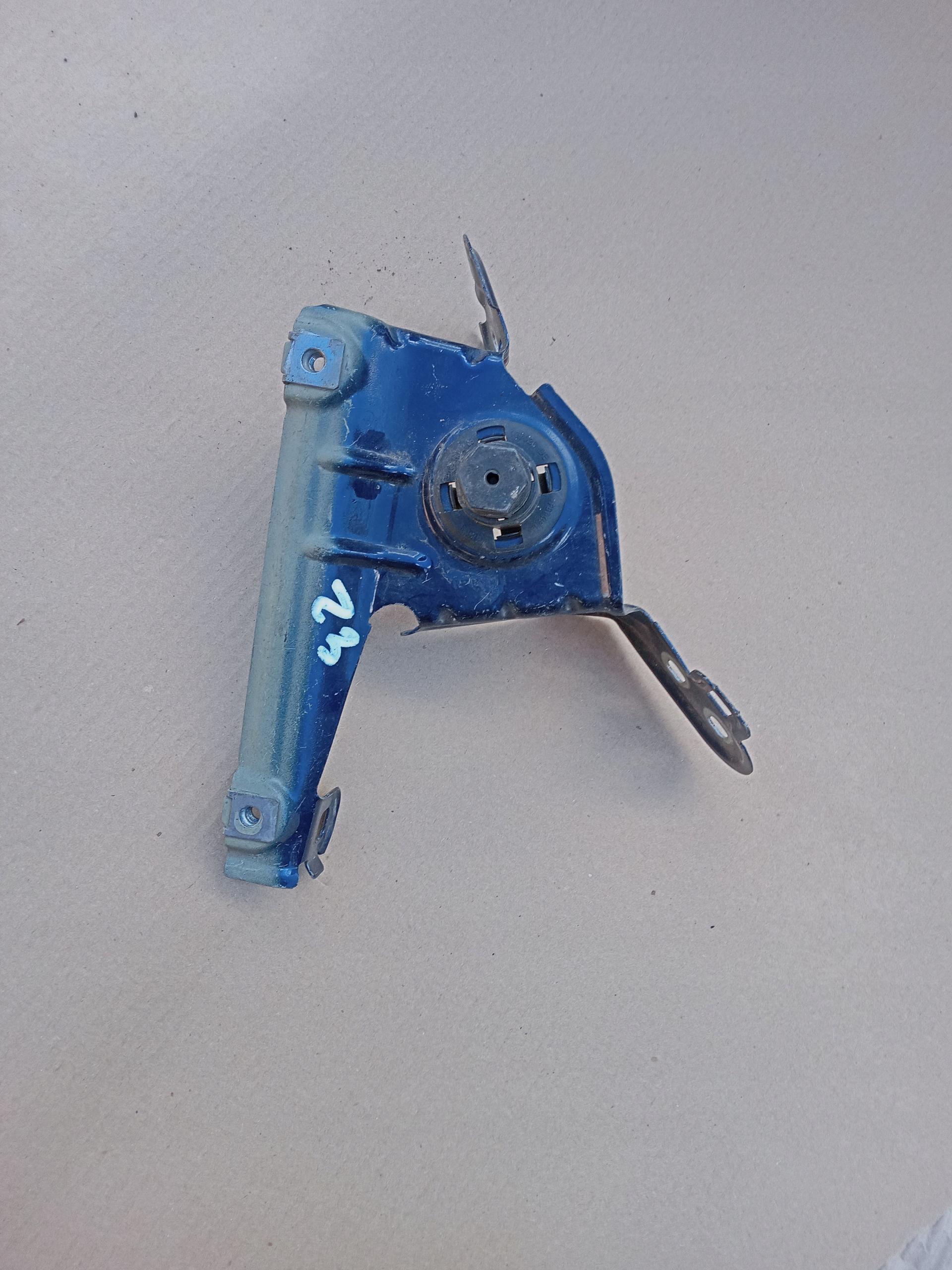 757061 - BMW X3 F25 10-крепление крыла левое