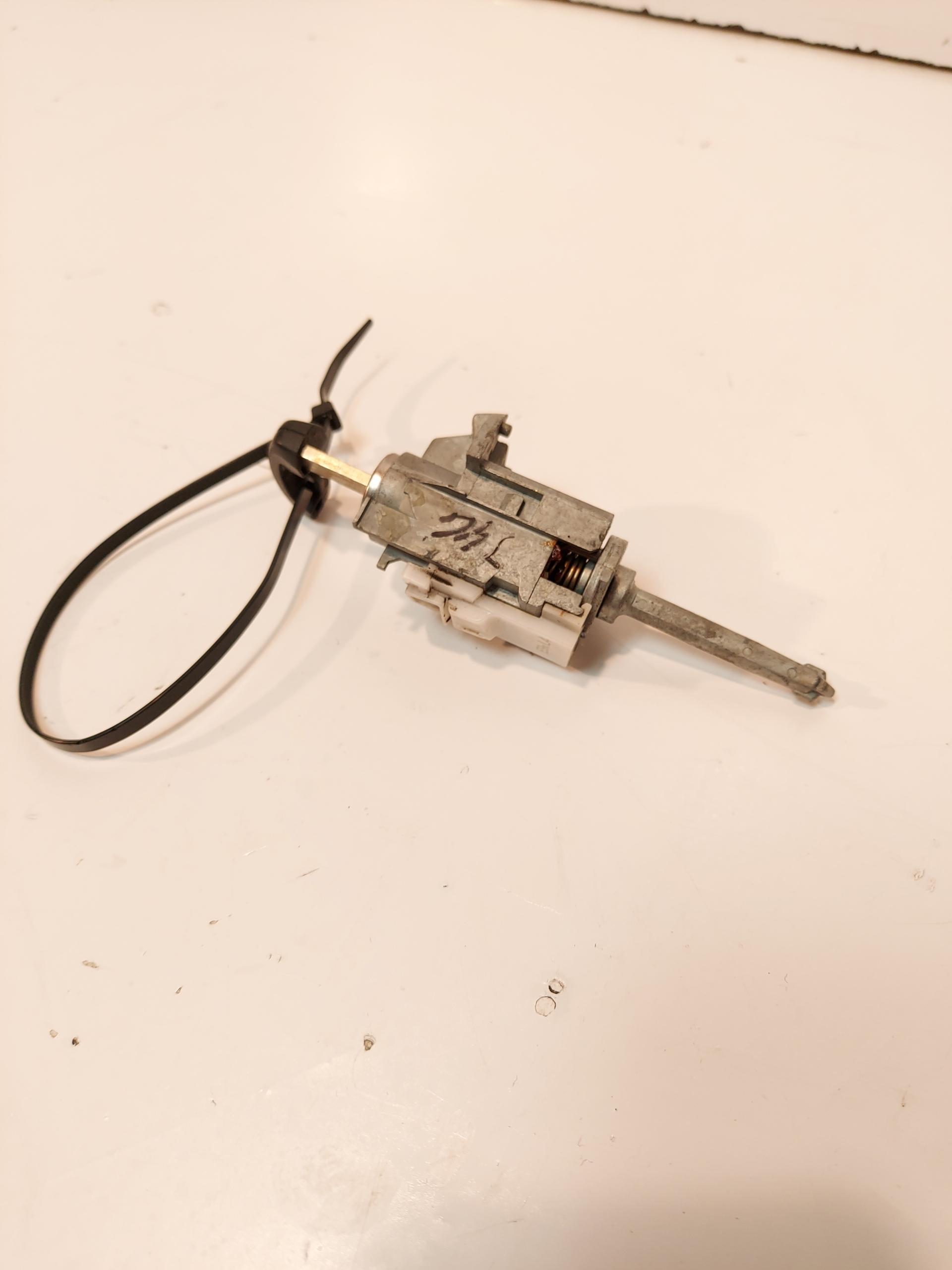 BMW X3 F25 вставка замка двери ключ Европа