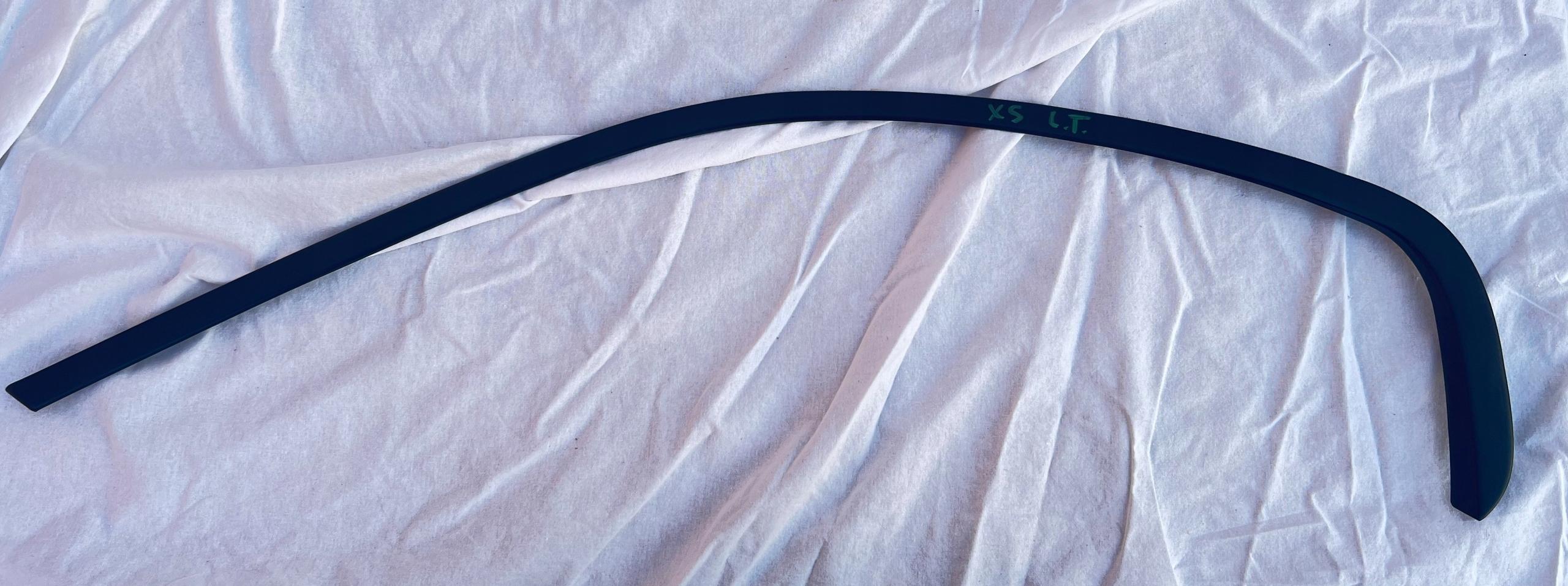 BMW X5 E53 молдинг вітрового скла серп задній лівий матовий чорний