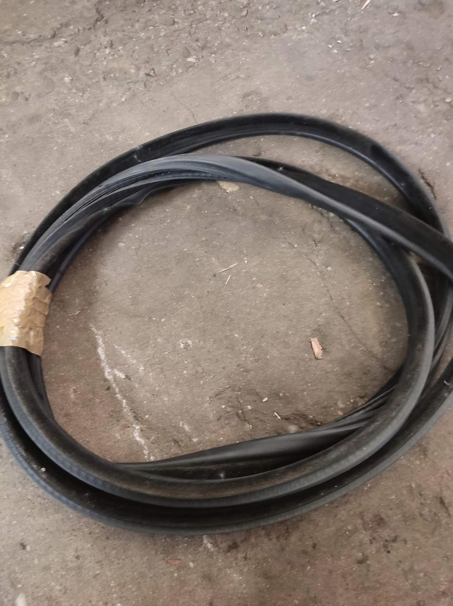 BMW X5 E53 Ущільнювач дверей лівий передній замша