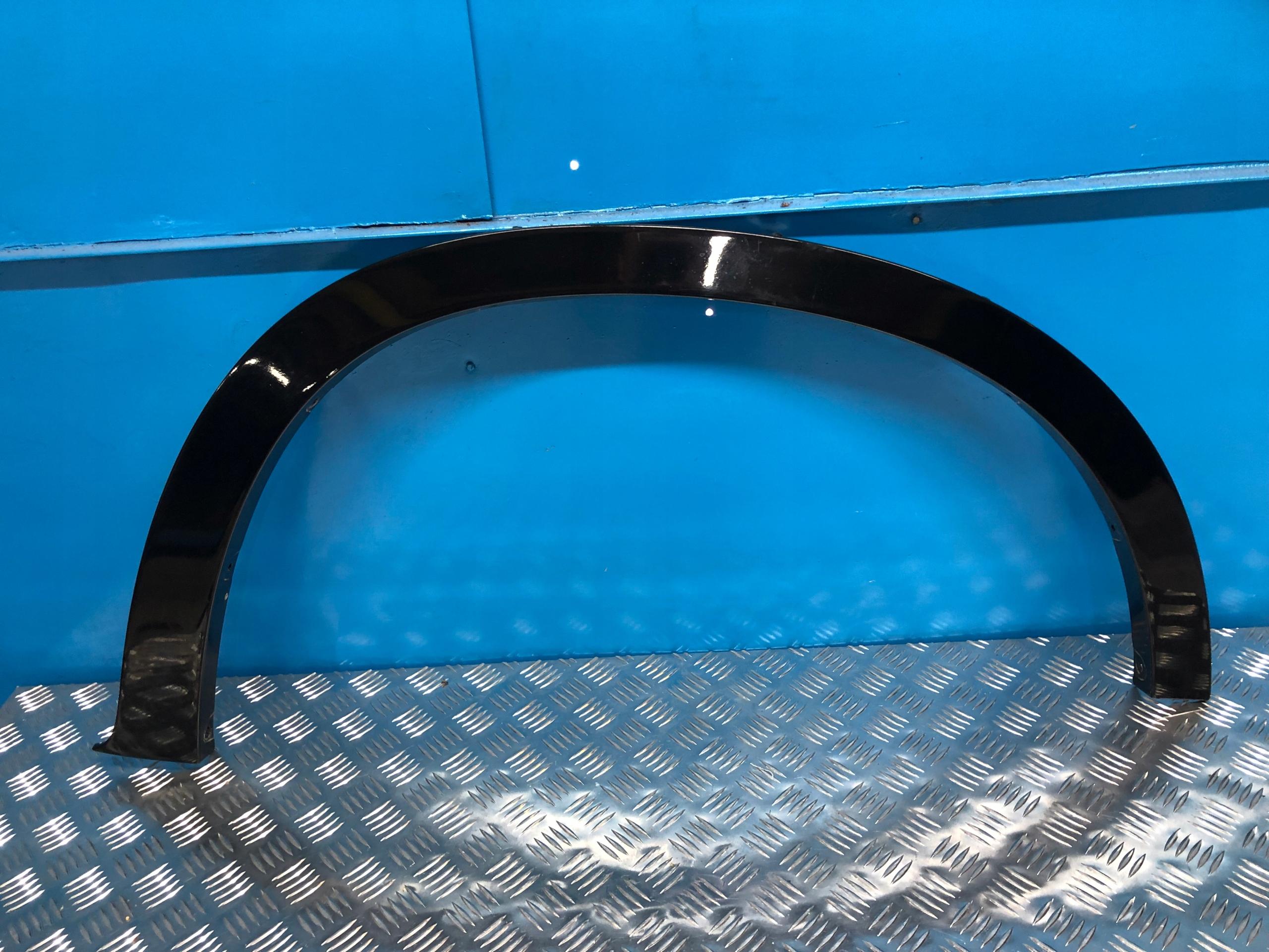 7158428 - BMW X5 E70 брызговик передний правый передний