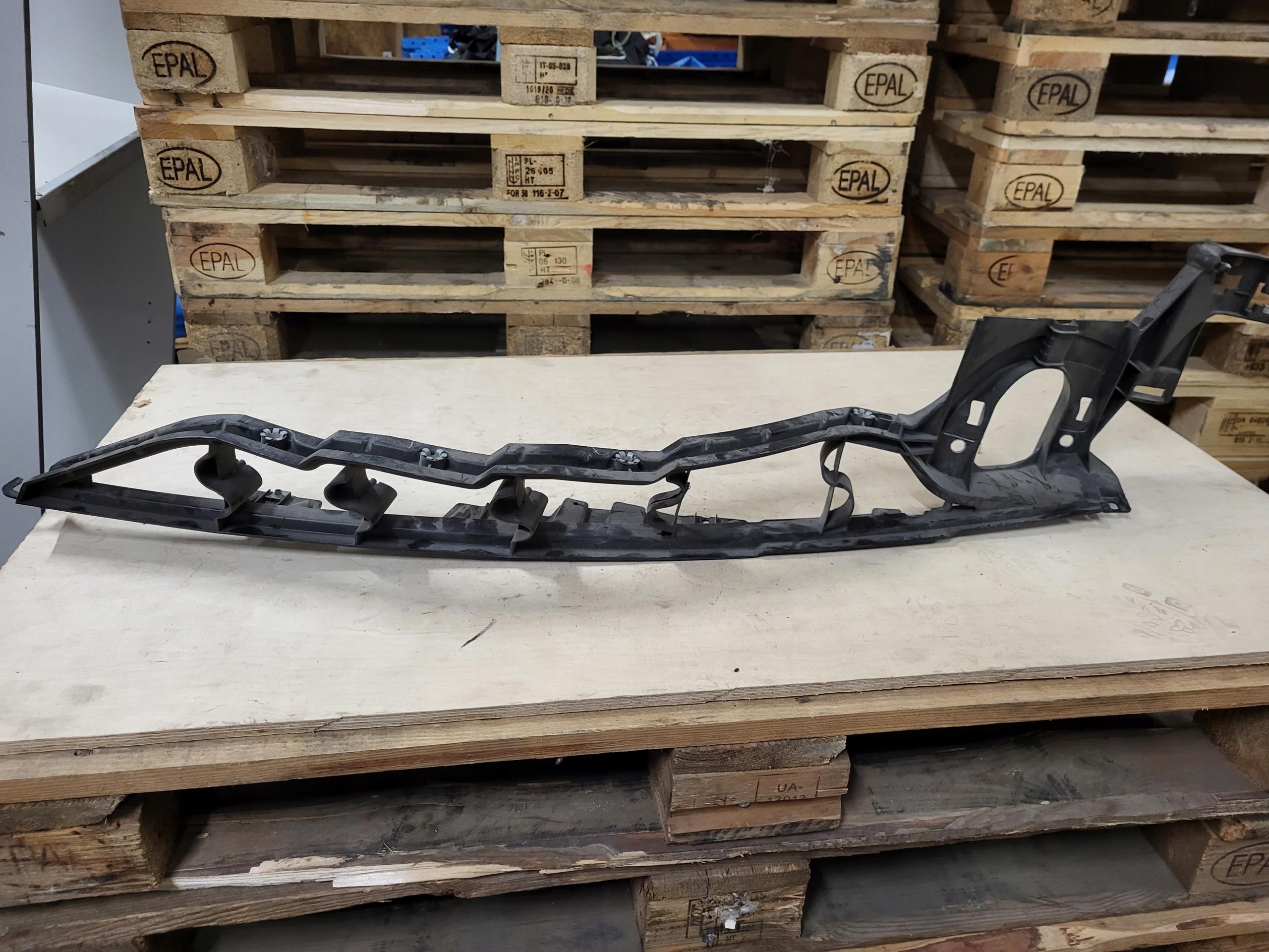 7157983 - BMW X5 E70 X6 E71 брызговик левый 7157989