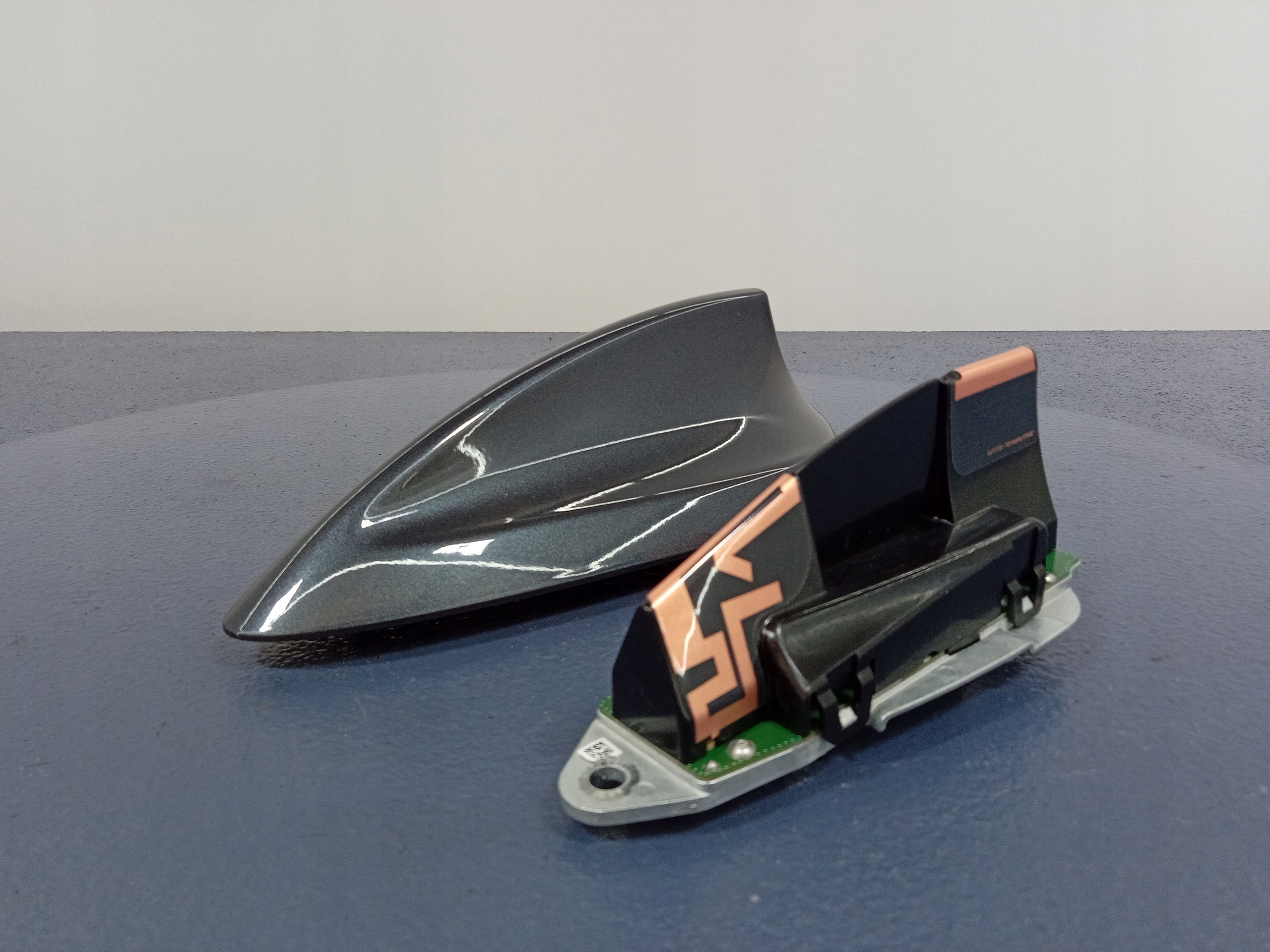 BMW X5 G05 g07 G20 антена на дах плавник 6826326