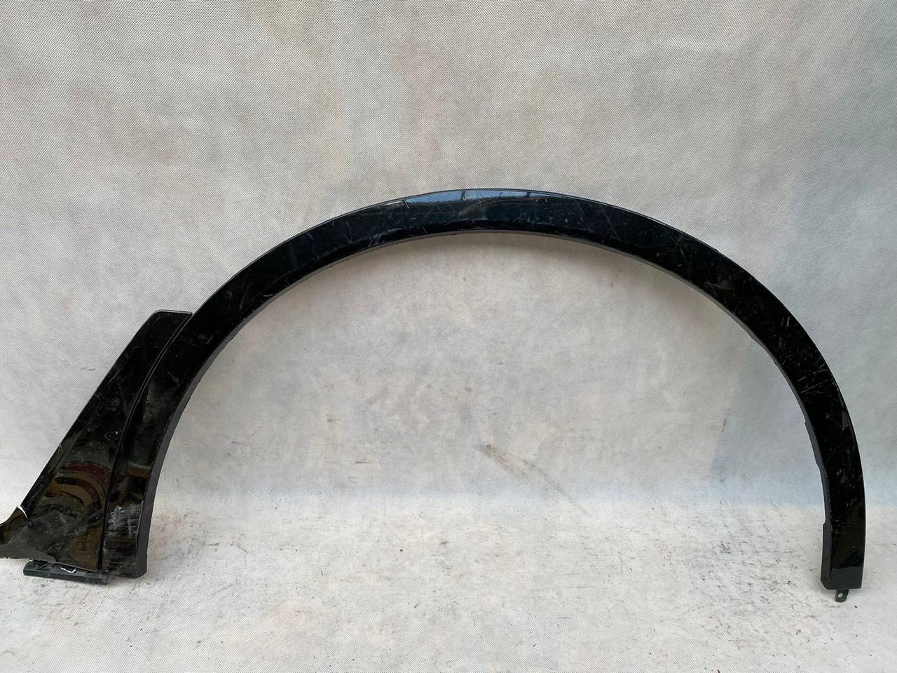 51777441126 - BMW X7 G07 накладка на переднее правое крыло