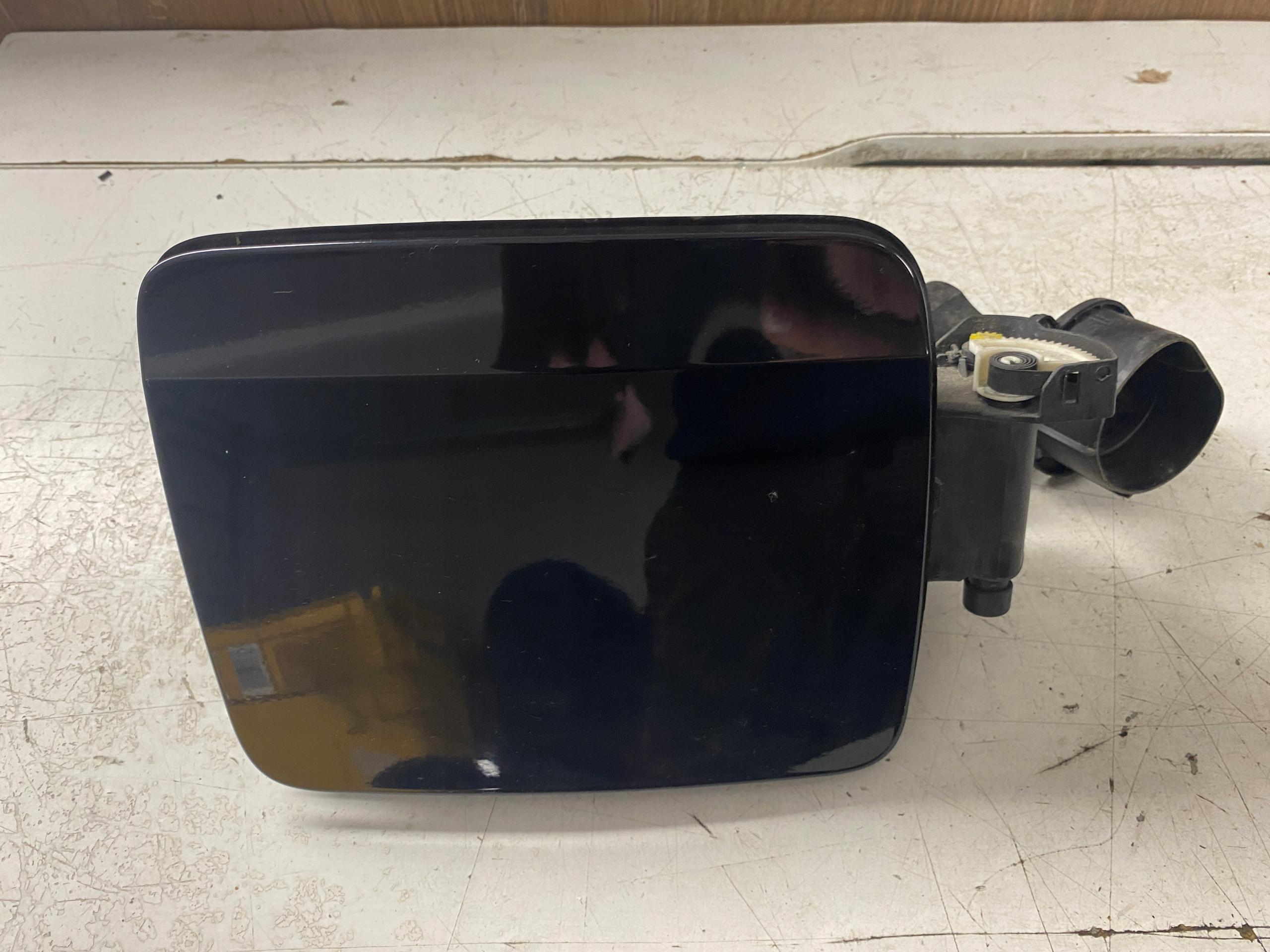 7309680 - BMW i3 пробка для зарядки 7335767